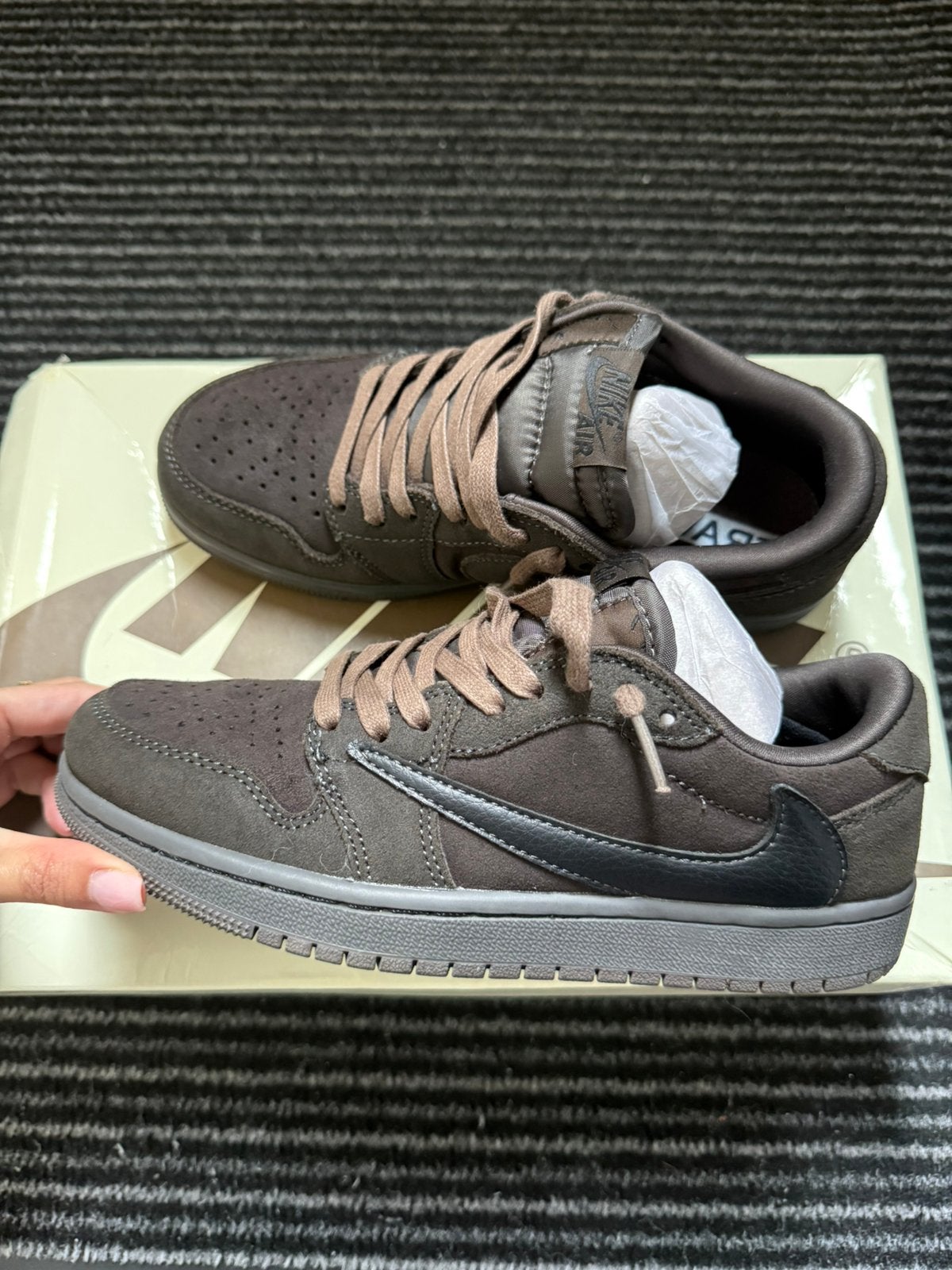 Travis scott sneakers, Kleding | Dames, Verzenden, Zo goed als nieuw, Sneakers of Gympen