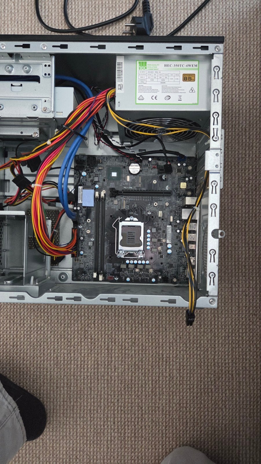 Medion Desktop PC - Zonder Processor/RAM/Opslag, Computers en Software, Ophalen, Gebruikt, Minder dan 4 GB, Geen