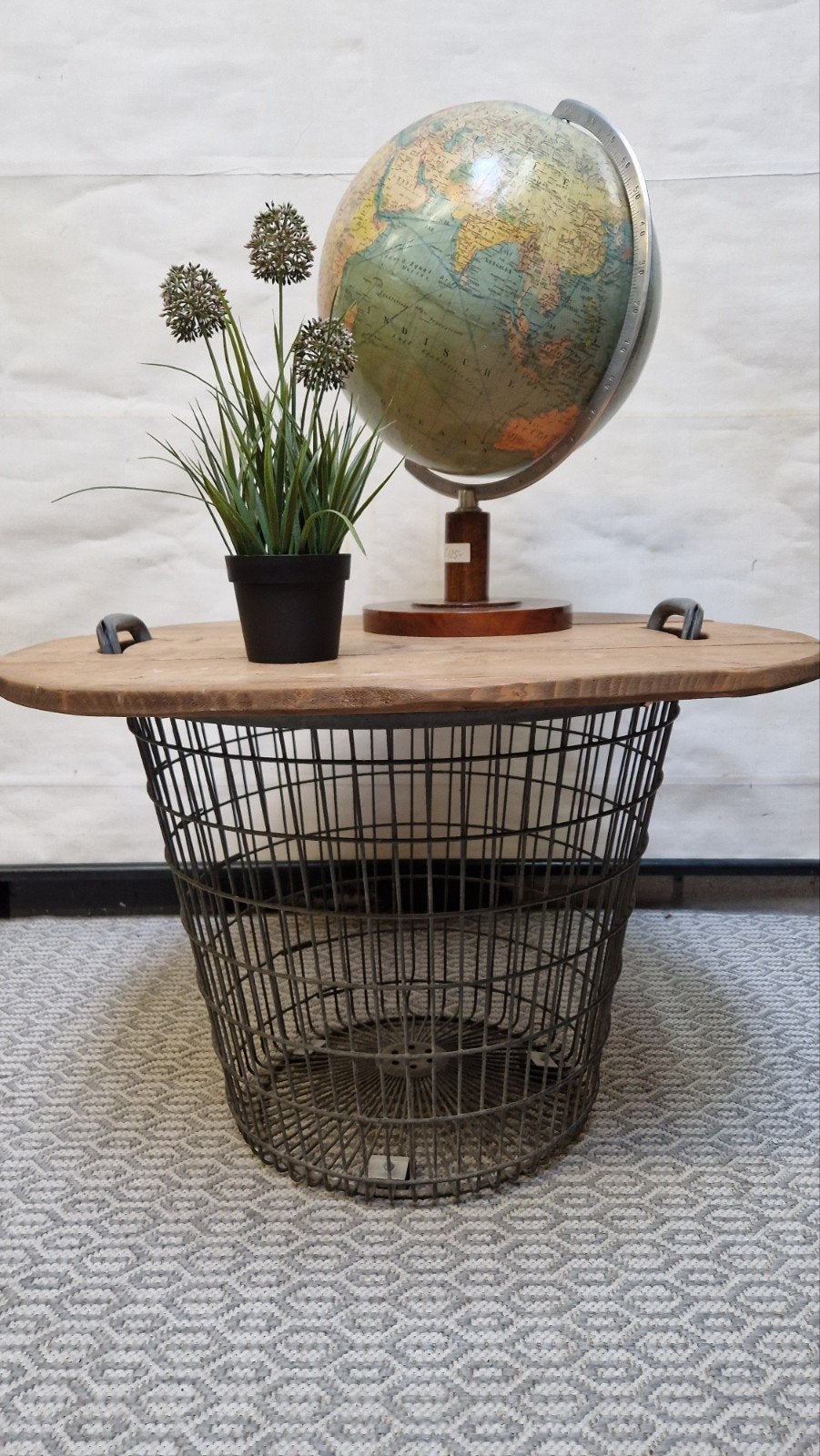 mooie oude aardappelmand met houten blad / bijzettafel, Ophalen