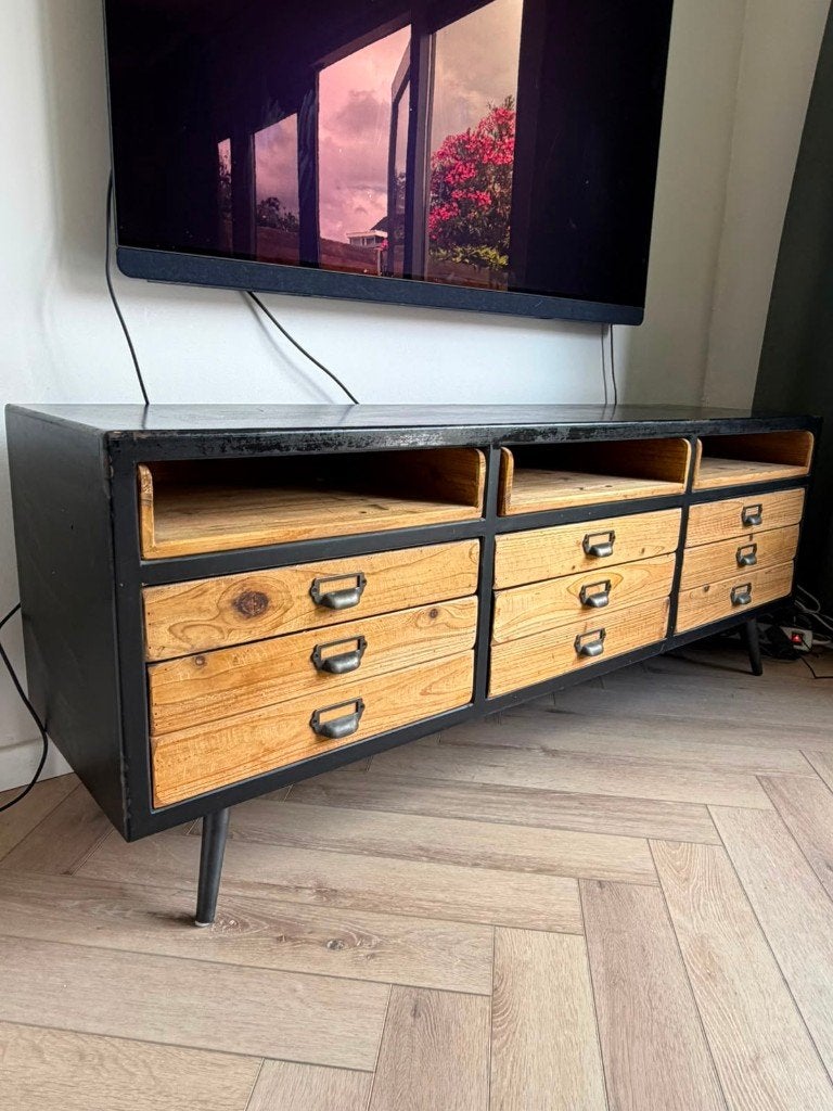 Tv meubel Dutchbone industrieel, 150 tot 200 cm, Zo goed als nieuw, Minder dan 100 cm, Industrieel