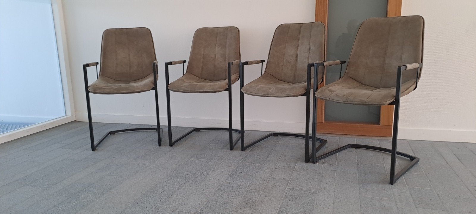 Eetkamerstoelen olijfgroen met zwart metalen onderstel, Ophalen, Zwart, Vier