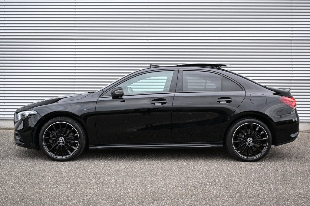 Mercedes-Benz A-Klasse 250 e AMG Night pakket | Burmester |, Gebruikt, 4 cilinders, Automatische klimaatregeling, Zwart