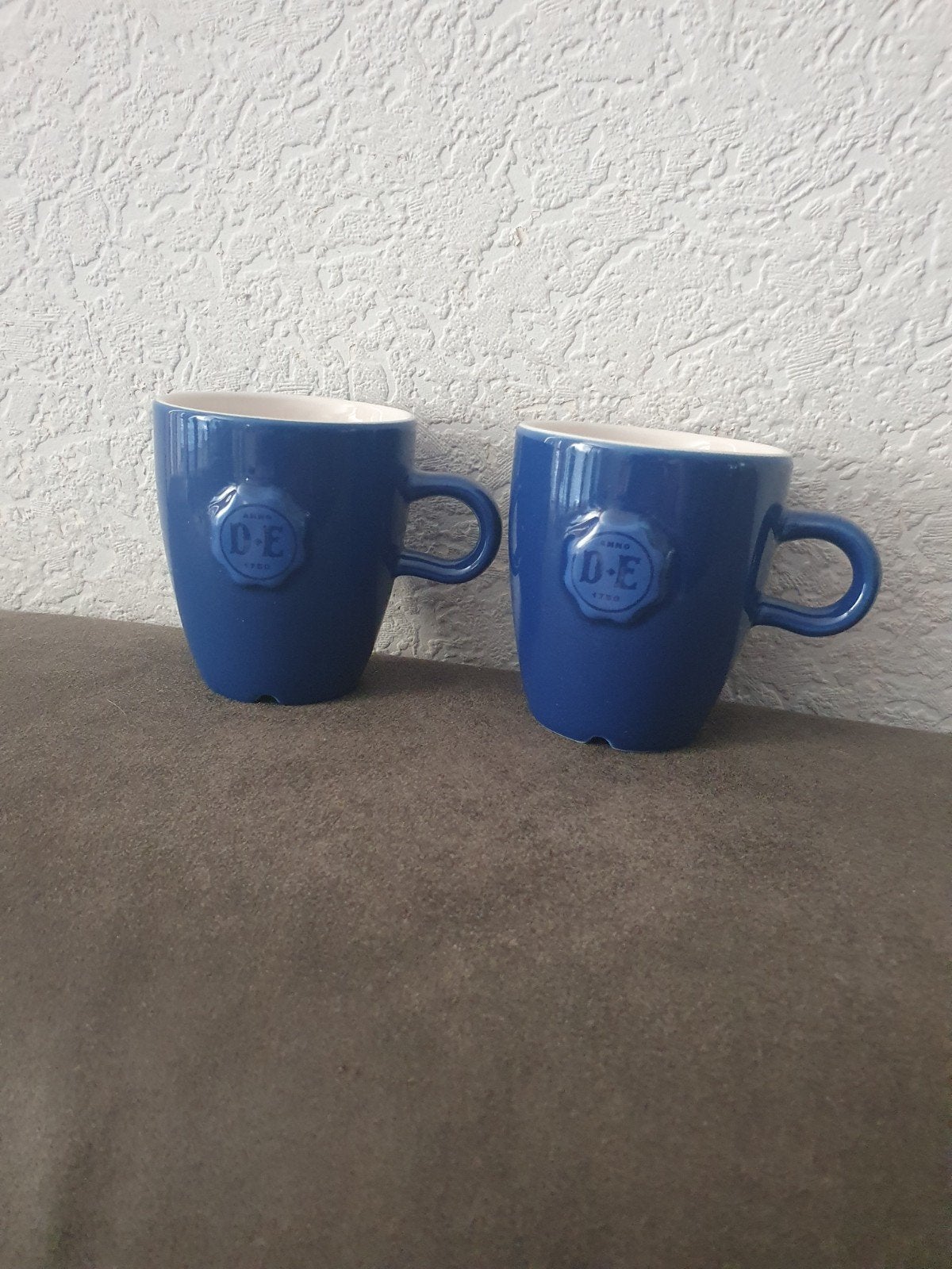 2x Douwe Egberts Koffie/Thee Mokken - Blauw, Keramiek, Ophalen of Verzenden, Zo goed als nieuw, Overige stijlen