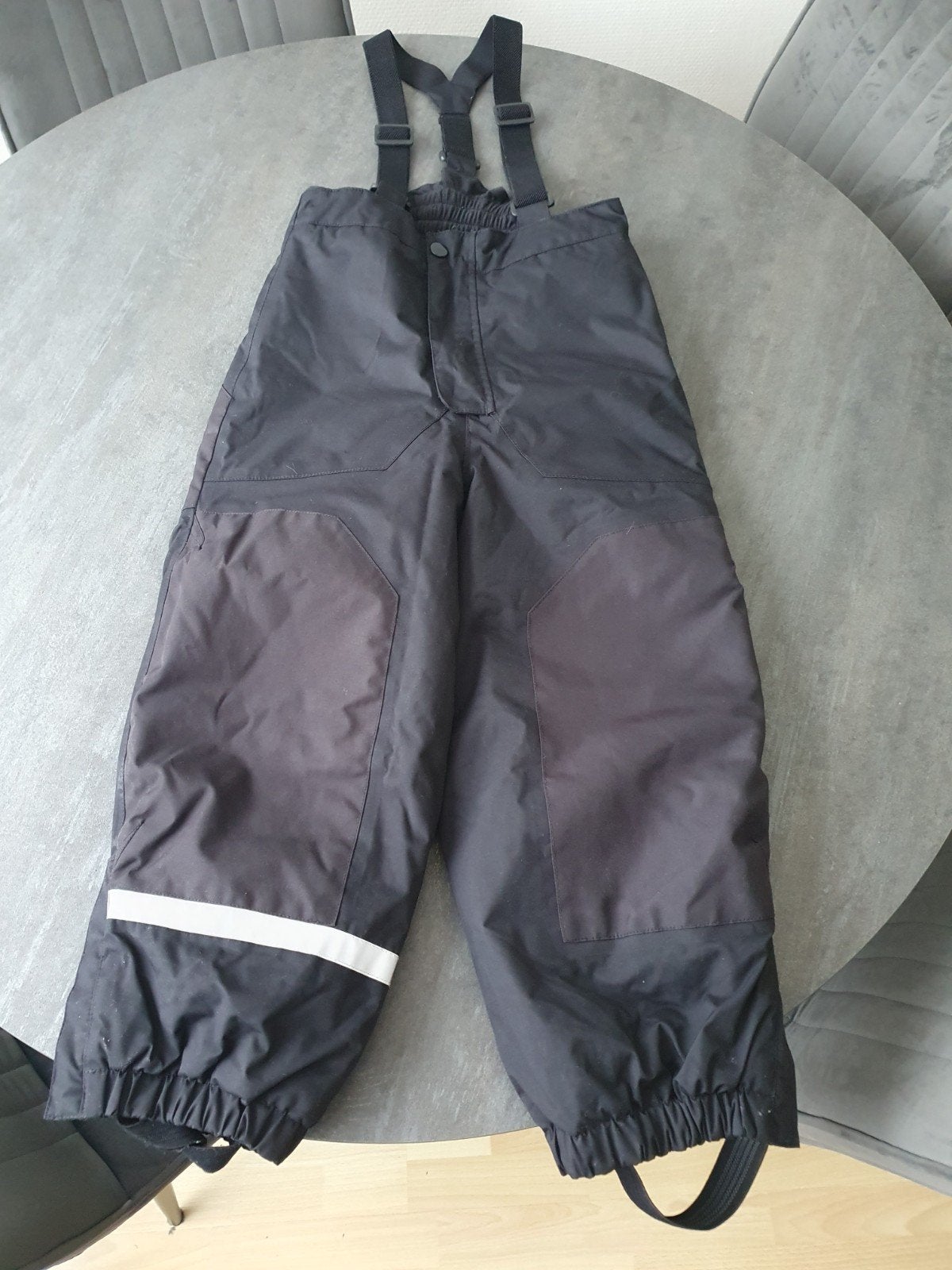 H&M Zwarte Skibroek/Winterbroek - Maat 122, Kinderen en Baby's, Broek, Gebruikt, Jongen of Meisje, H&M