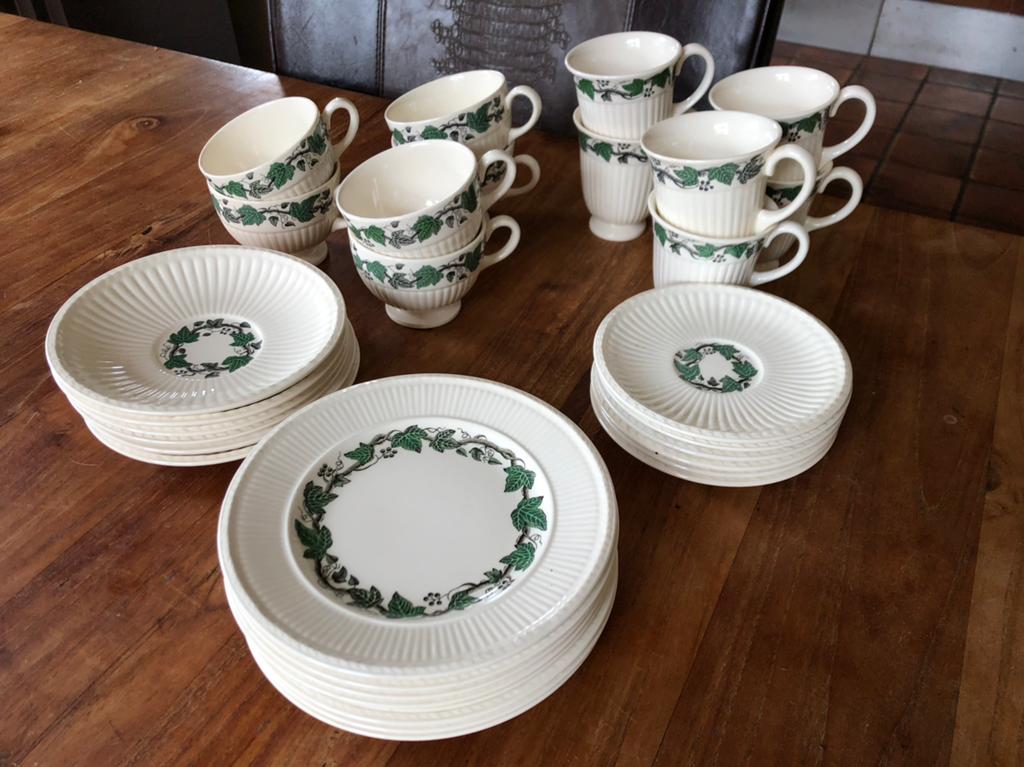 Wedgwood stratford thee koffie en gebak servies, Huis en Inrichting, Ophalen of Verzenden, Zo goed als nieuw, Wedgwood, Kop(pen) en/of Schotel(s)