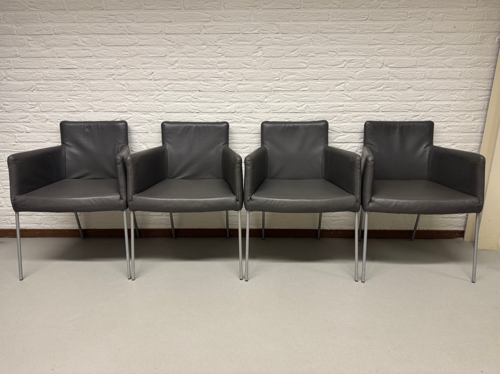 4x Label Tiba eetkamerstoelen, Ophalen of Verzenden, Zo goed als nieuw, Stof, Vijf, Zes of meer stoelen