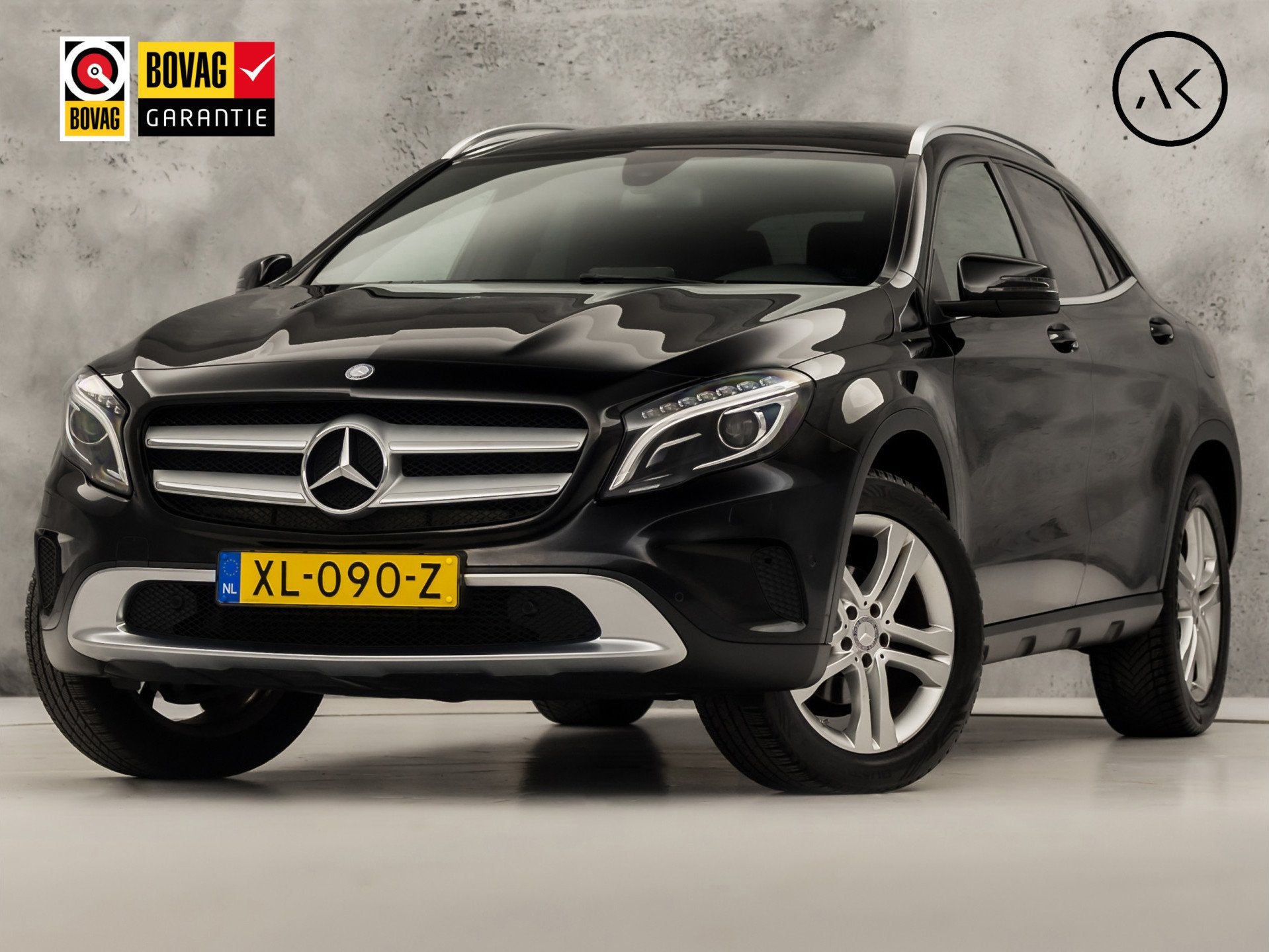 Mercedes-Benz GLA 180 Sport Automaat (GROOT NAVI, LEDER, GET, Auto's, Mercedes-Benz, 12 maanden, Bi-Xenon koplampen, Gebruikt
