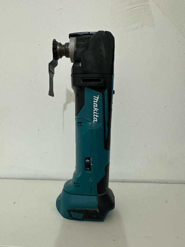 Makita multitool, Ophalen, Zo goed als nieuw, Minder dan 700 watt, Haakse handslijpmachine