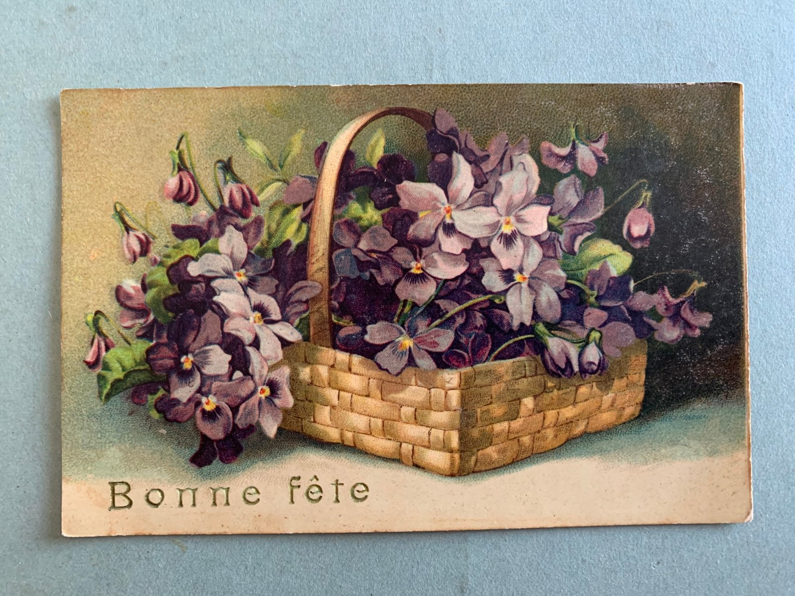 1918 Bonne Fête - mandje met paarse bloemen, Verzamelen, Ansichtkaarten | Themakaarten, Ophalen of Verzenden, Voor 1920, Gelopen