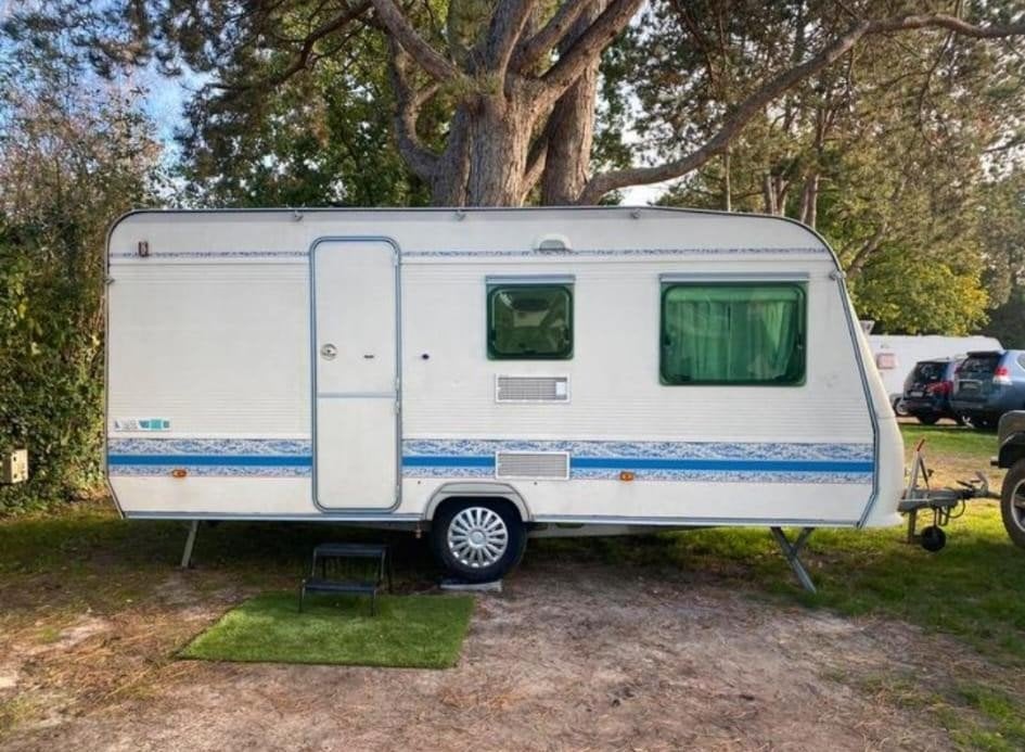 Adria Unica 461 DB met stapelbed, lichtgewicht, Treinzit, 750 - 1000 kg, Particulier, Adria