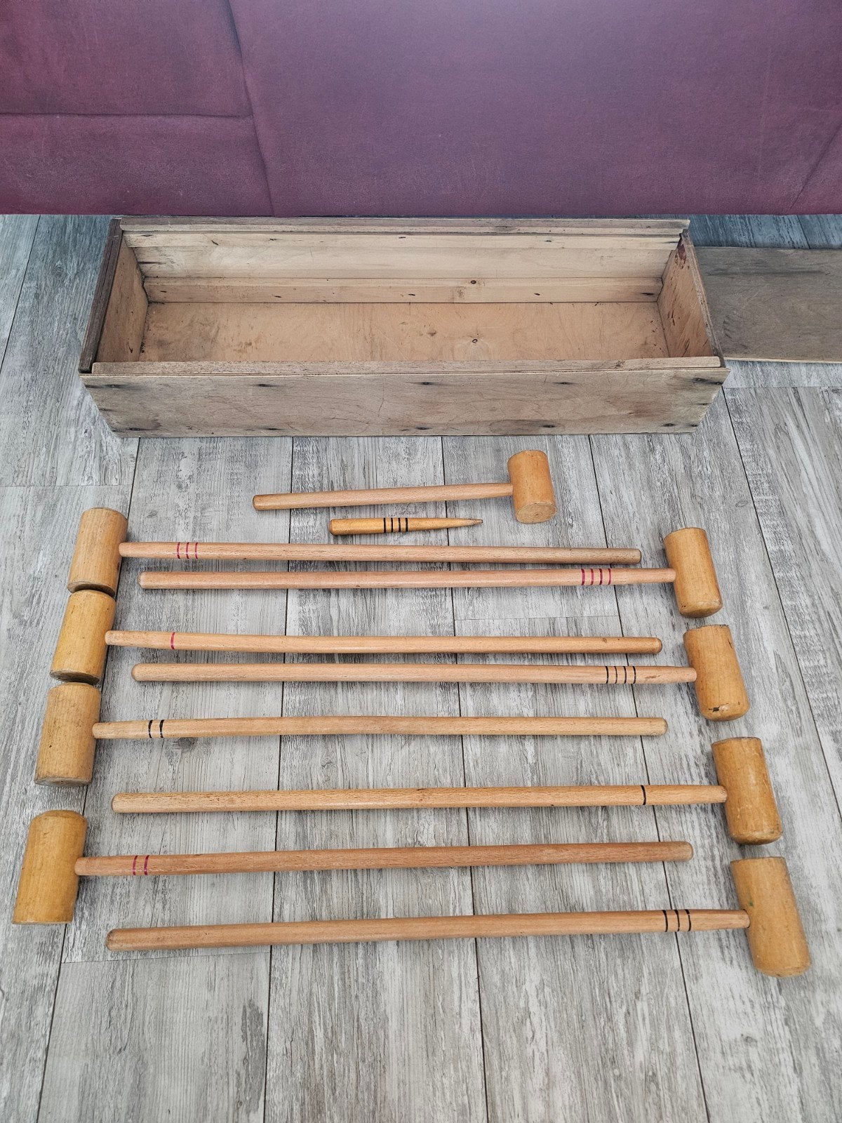 % 8 Antieke houten croquet / cricket mallets in kist, Ophalen
