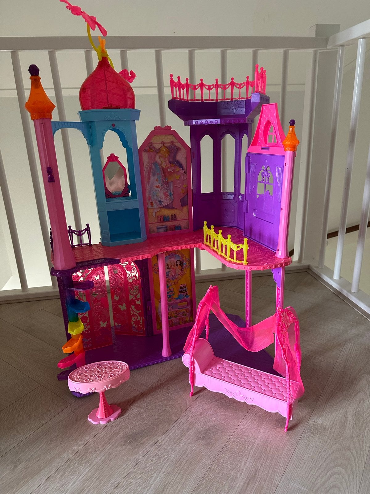 Barbie Dreamtopia Regenboog Kasteel met accessoires, Ophalen of Verzenden, Gebruikt, Poppenhuis