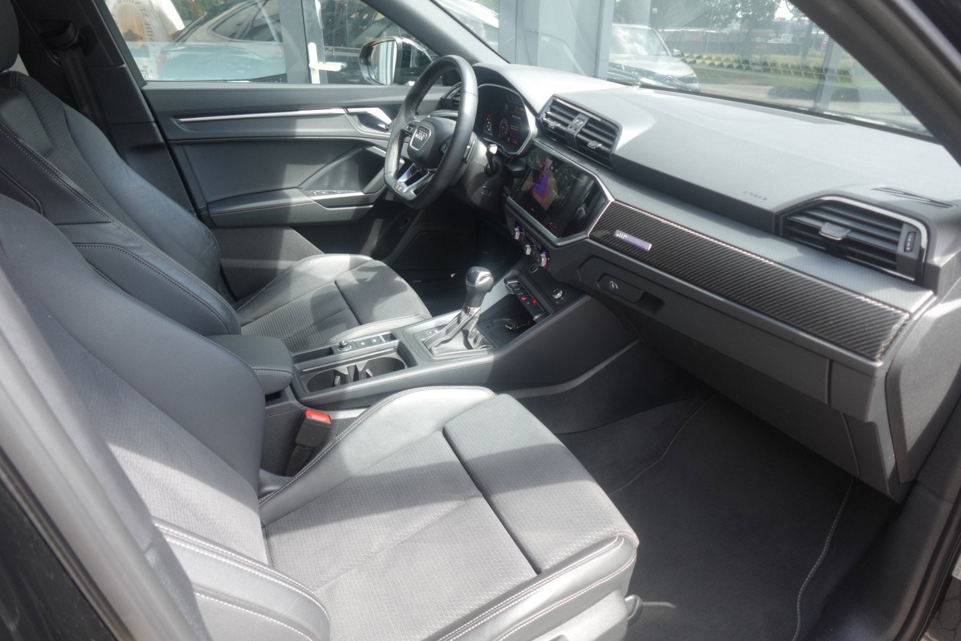 Audi Q3 SPORTBACK 35 TFSI S Edition Competition PANO KEYLESS, Auto's, Audi, 4 cilinders, 150 pk, Leder en Stof, Zwart