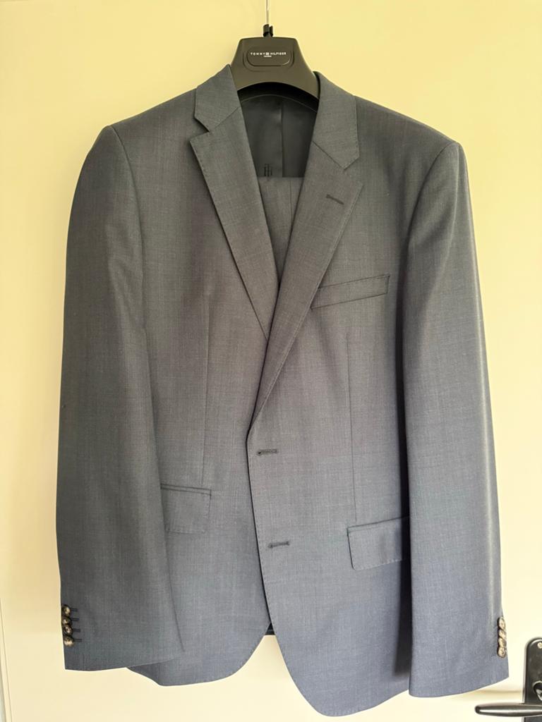 Tommy Hilfiger Pak - Maat 48/50 (M), Kleding | Heren, Kostuums en Colberts, Ophalen, Zo goed als nieuw, Maat 48/50 (M), Blauw