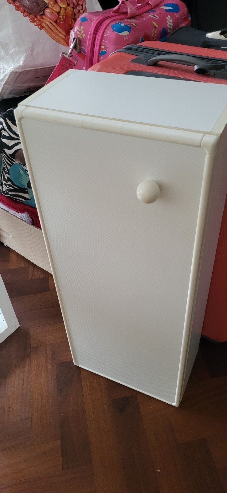 Witte wandkast  met planken 32x19x76cm