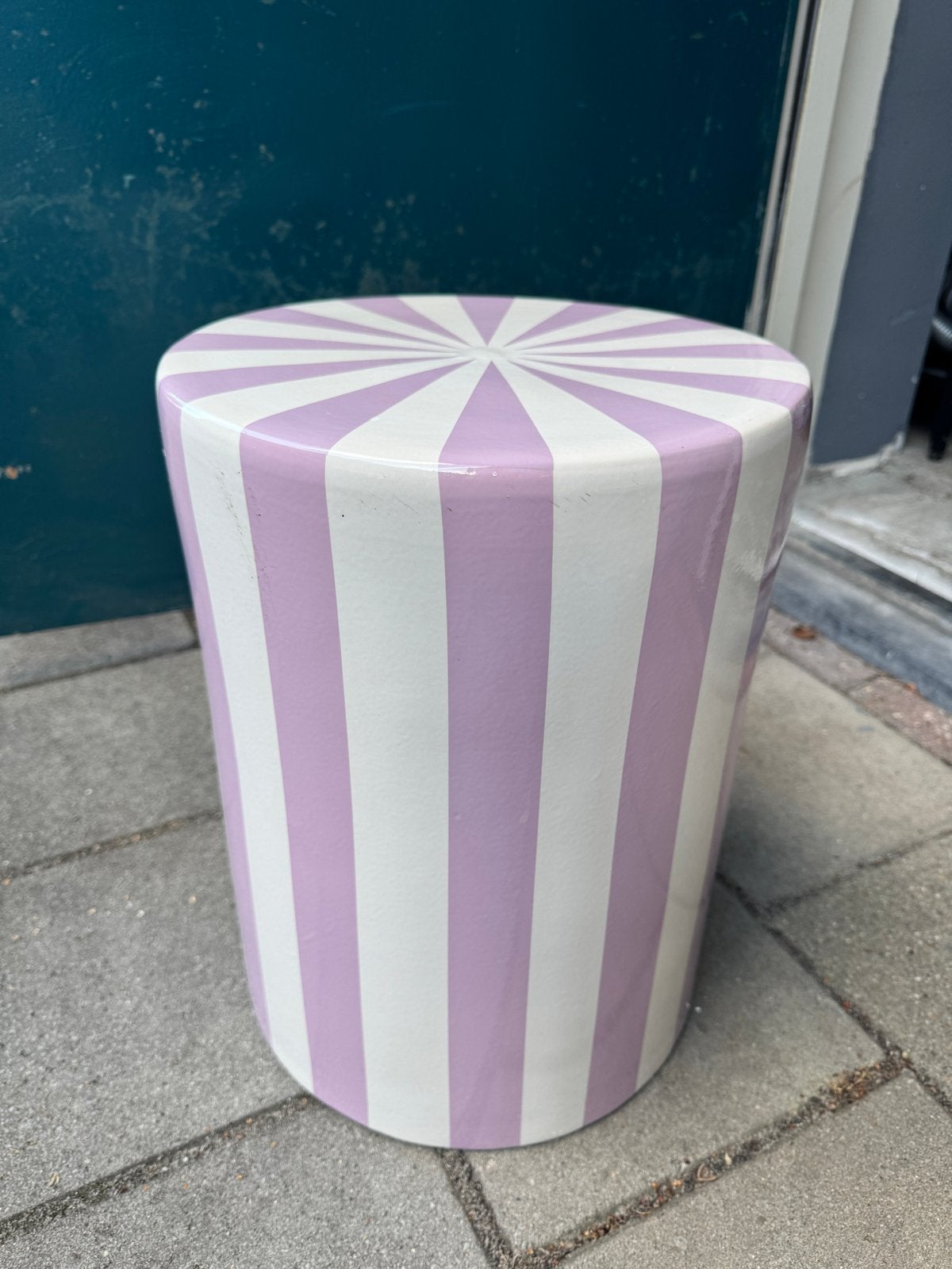 Decoratieve bijzettafel met paarse strepen karwei/wooods, Overige materialen, Minder dan 55 cm, Rond, Zo goed als nieuw