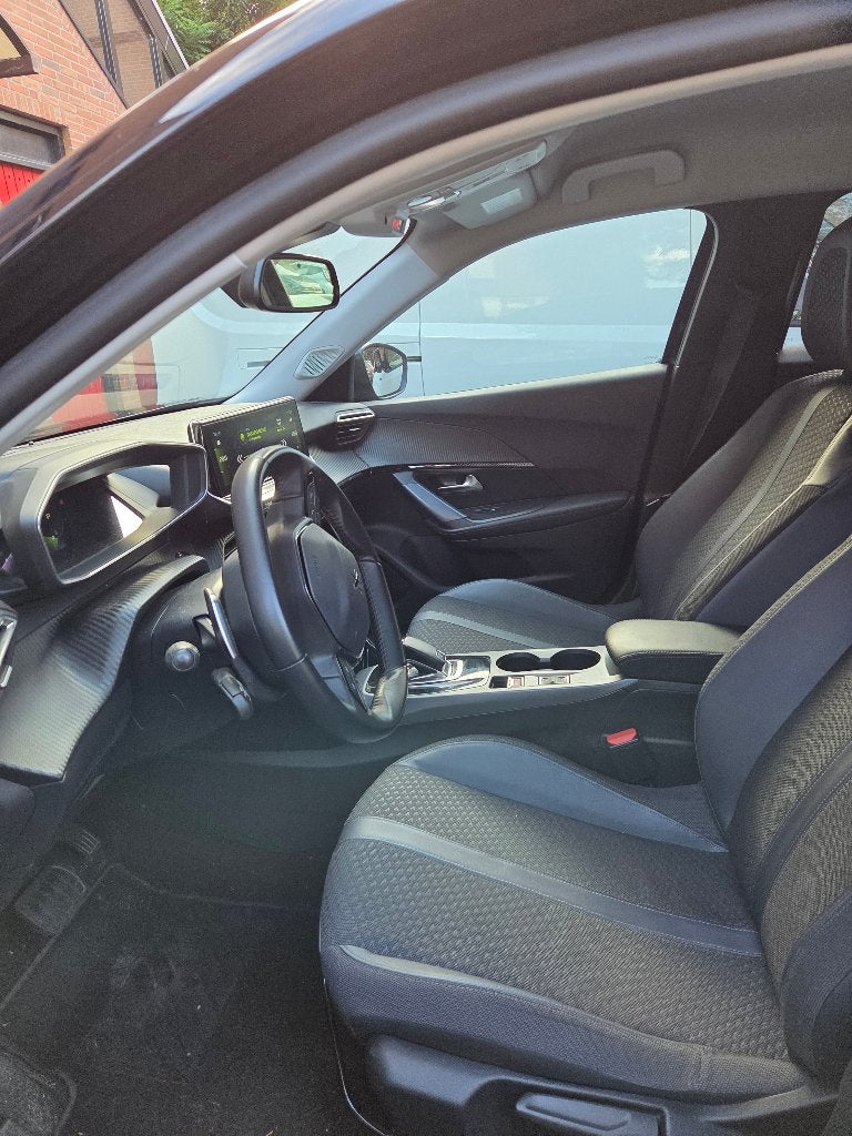 Foto 17 van Peugeot 2008 (Allure) 1.2 Puretech 2020 Zwart
