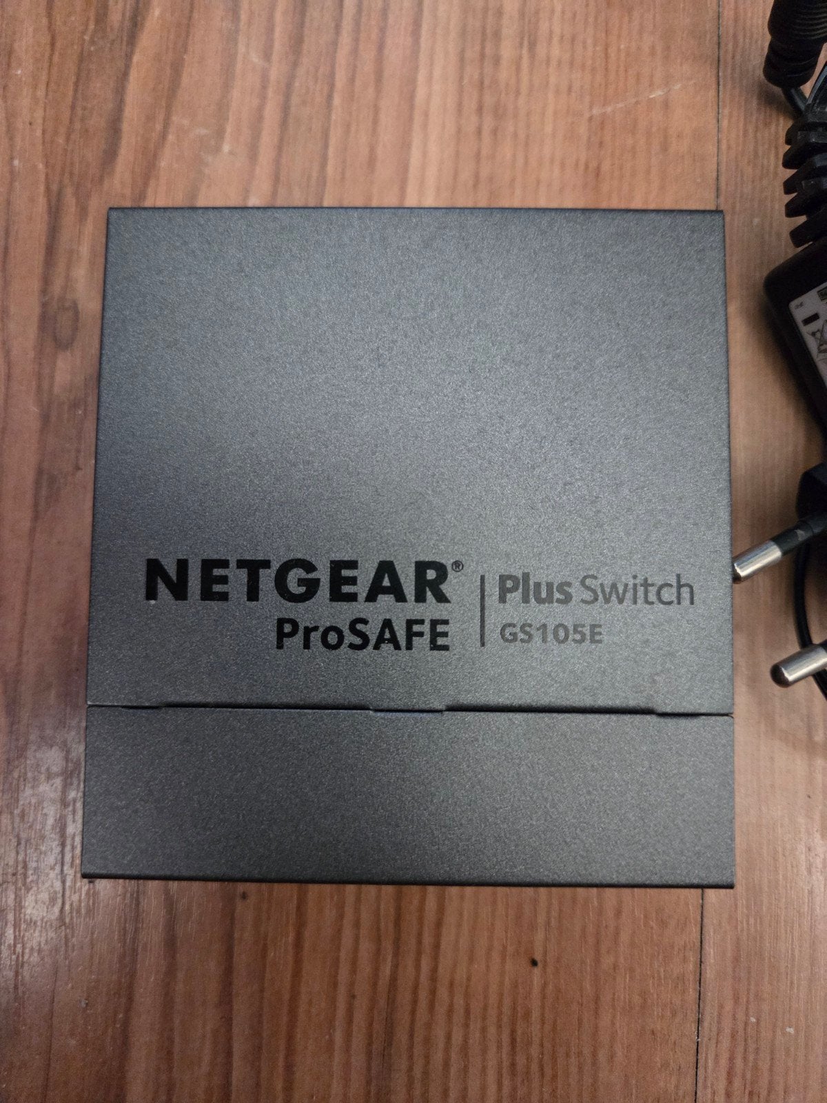 NETGEAR ProSAFE GS105E Plus managed Switch met adapter, Computers en Software, Ophalen of Verzenden