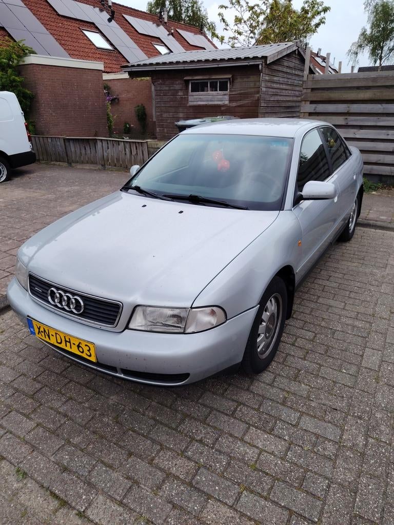 Audi A4 1.6 74KW 1999 Grijs, Stof, 1145 kg, Zwart, 4 cilinders