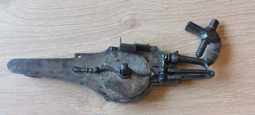 Antiek radslot pistool mechaniek omstreeks 1600 geweer kanon, Ophalen of Verzenden, Overige soorten, Overige gebieden