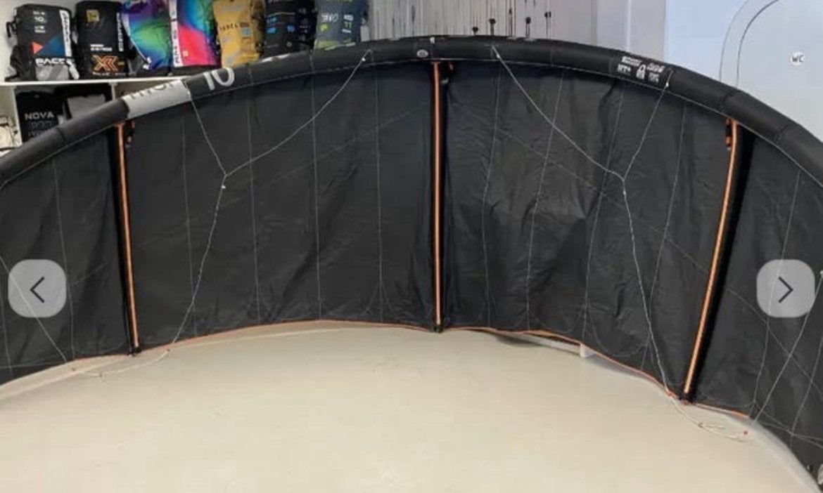 Direct uit winkel: Naish Pivot S25 10m Kite, Geen board, Ophalen, Zo goed als nieuw, 10 m²