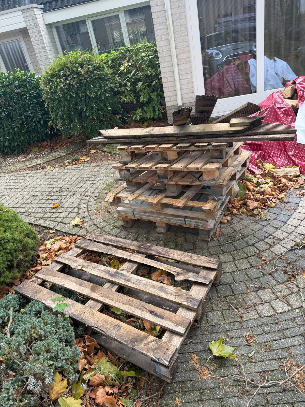 Gratis afhalen: Pallets en houten vloerdelen, Ophalen of Verzenden, Gebruikt, Pallet