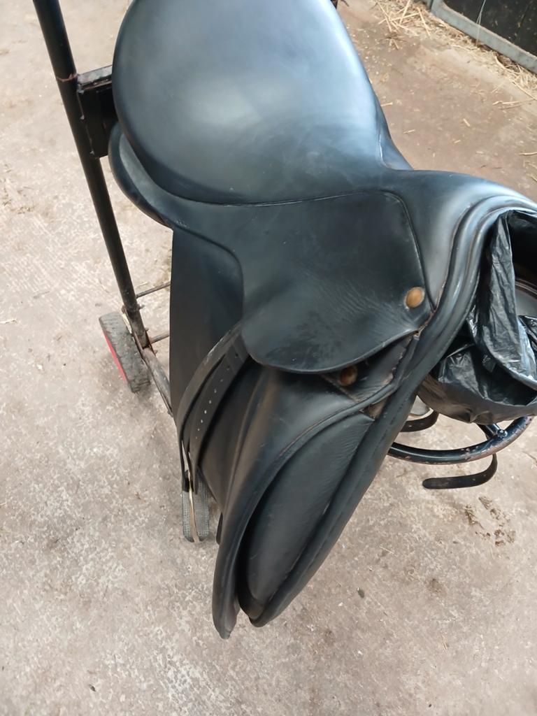 Caveletti dressuur zadel 18.5 inch gebruikte., Ophalen, Gebruikt, Dressuur