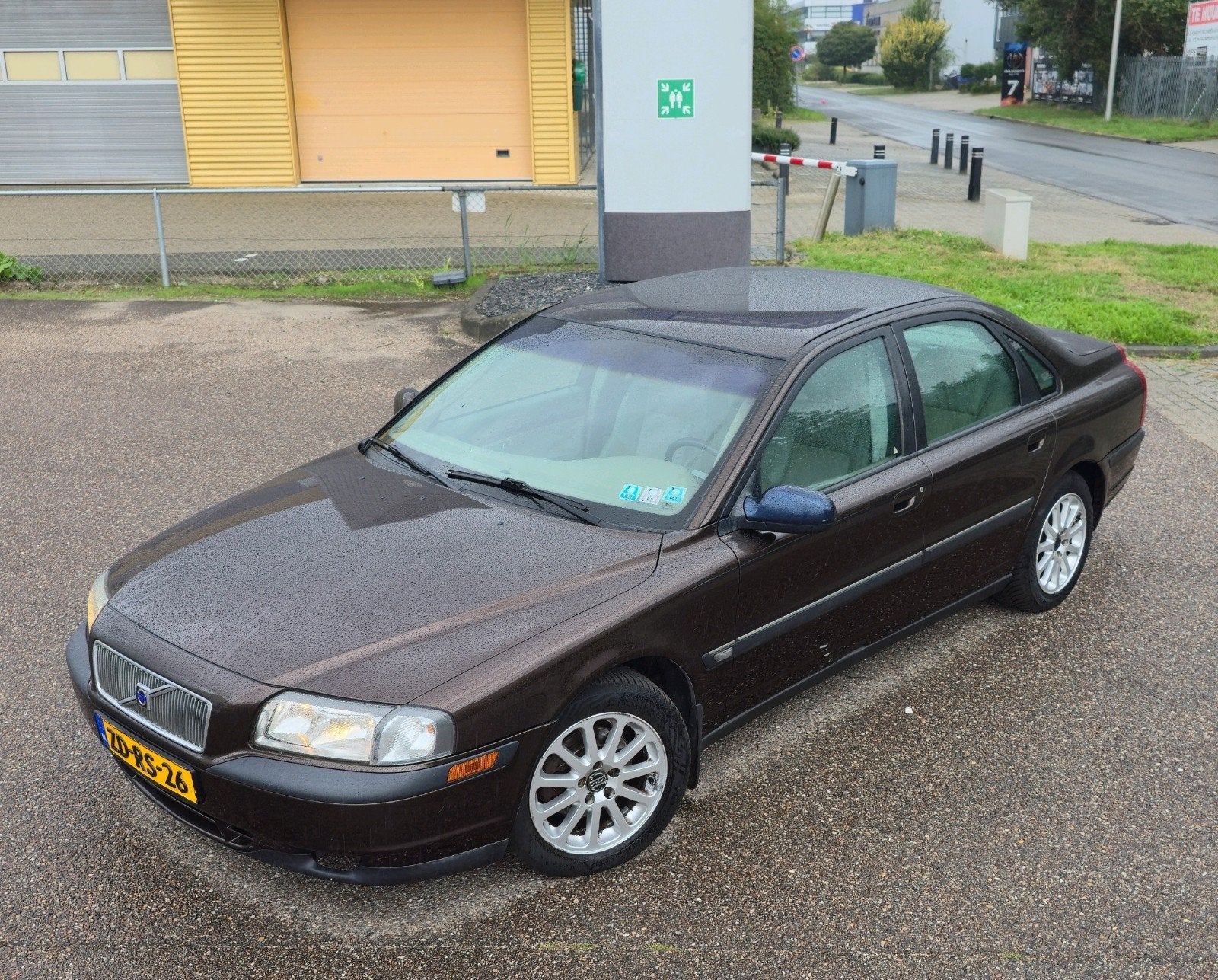 Volvo S80 2.4 170PK 1999 Bruin, Auto's, Volvo, Voorwielaandrijving, 1800 kg, Bruin, Particulier