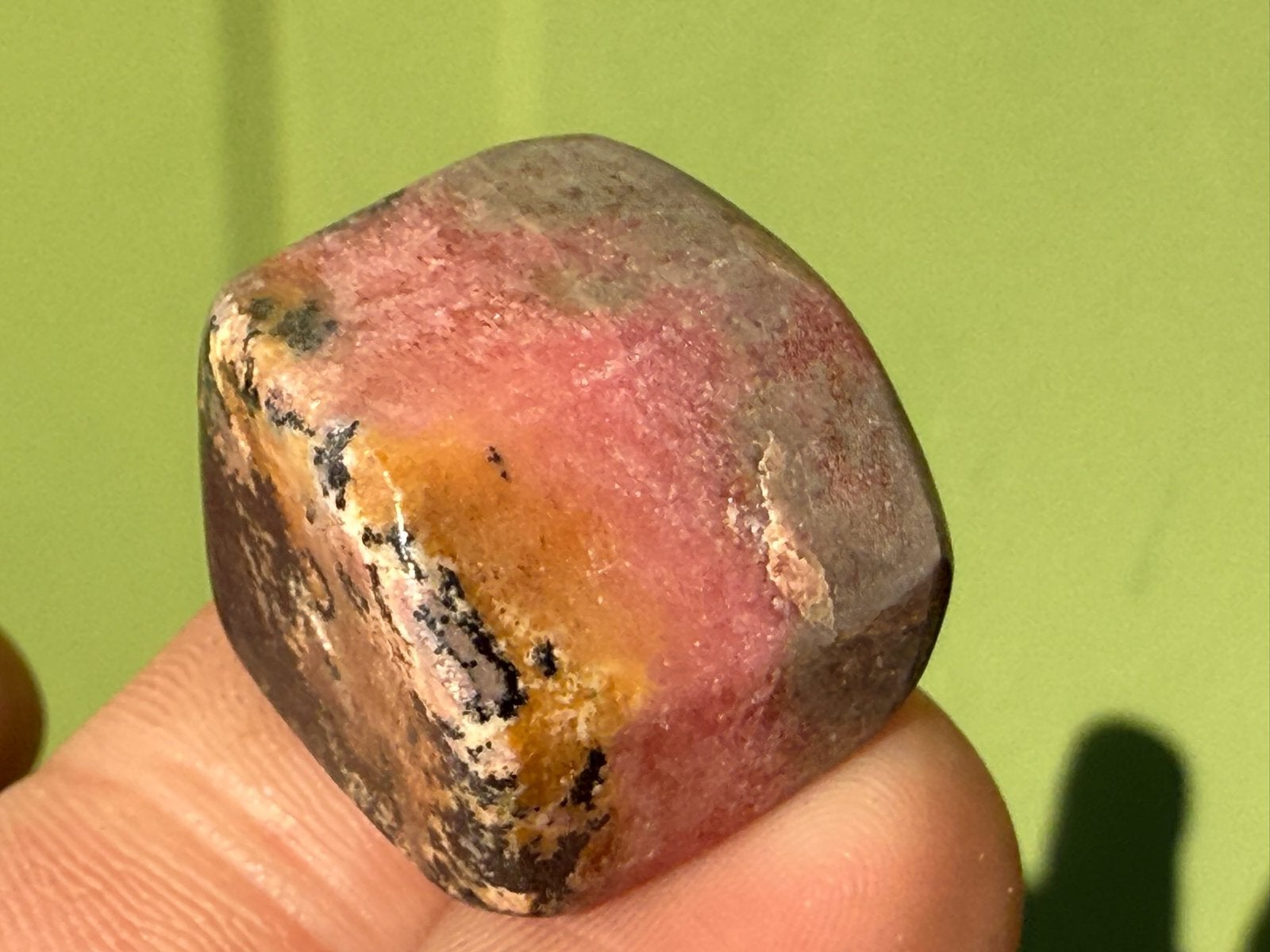 Rhodoniet edelsteen broekzaksteen trommelsteen mineralen, Ophalen of Verzenden, Mineraal