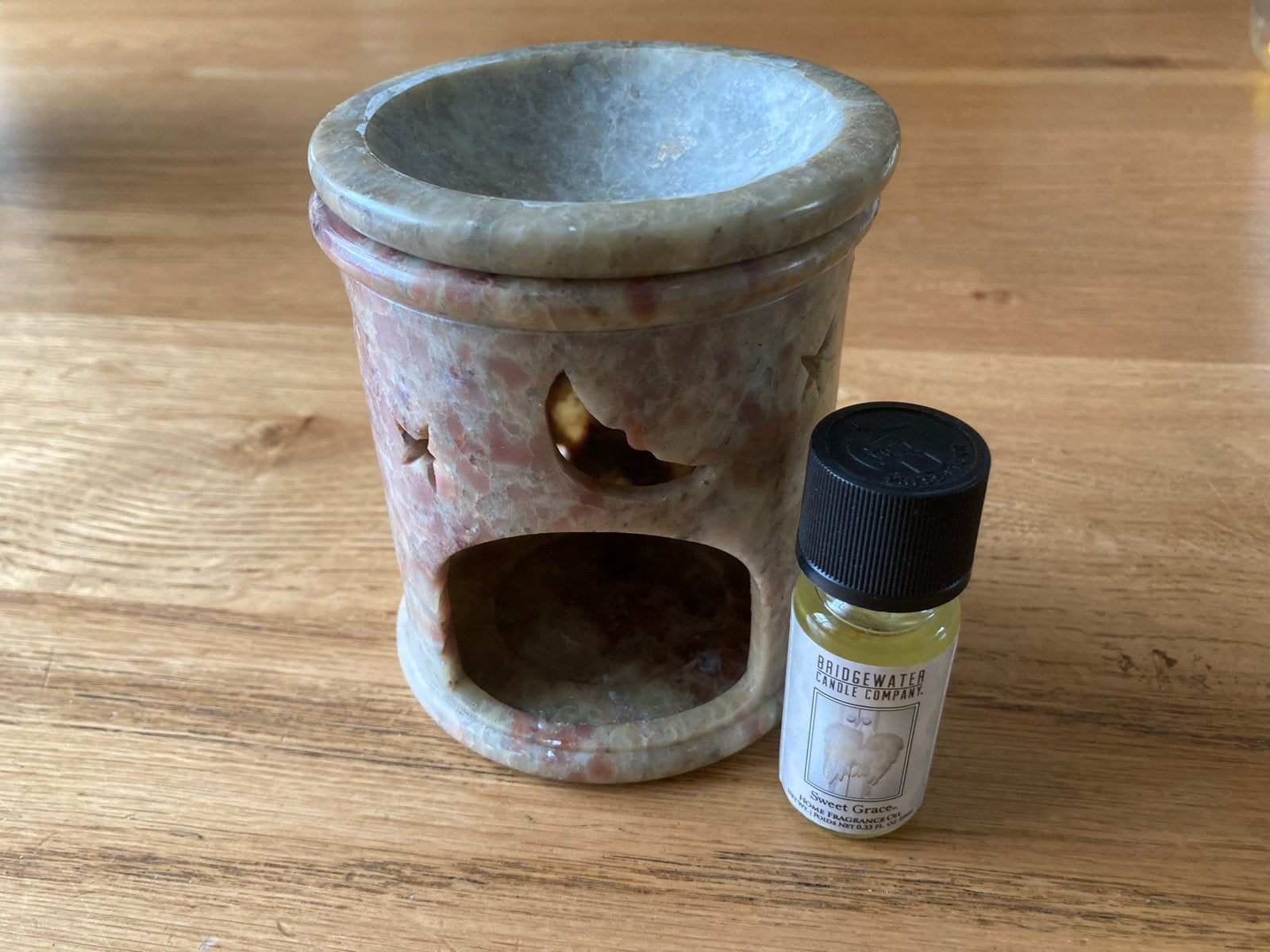 Aromabrander van steen met etherische olie, Meerkleurig, Overige stijlen, Ophalen of Verzenden, Zo goed als nieuw