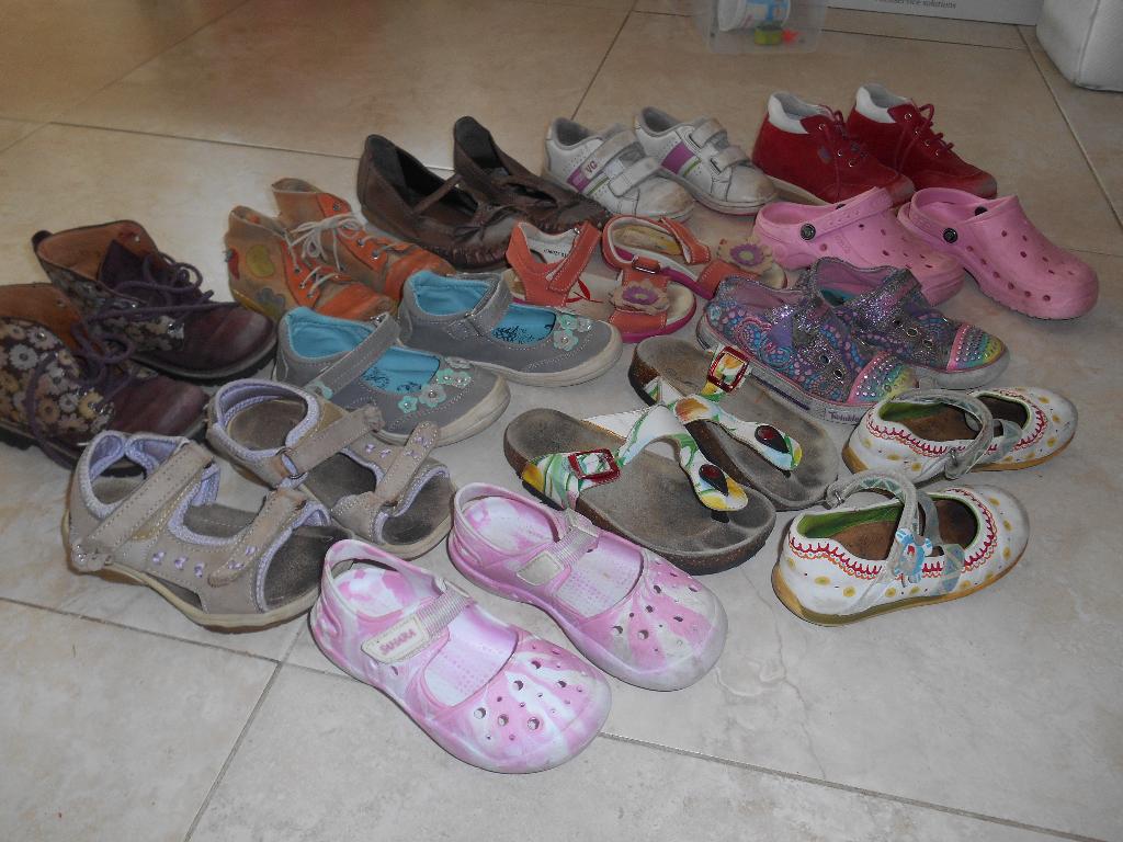 Twins Vingino Crocs Skechers Bunnies 25 tot 30, Jongen of Meisje, Schoenen, Ophalen of Verzenden, Zo goed als nieuw