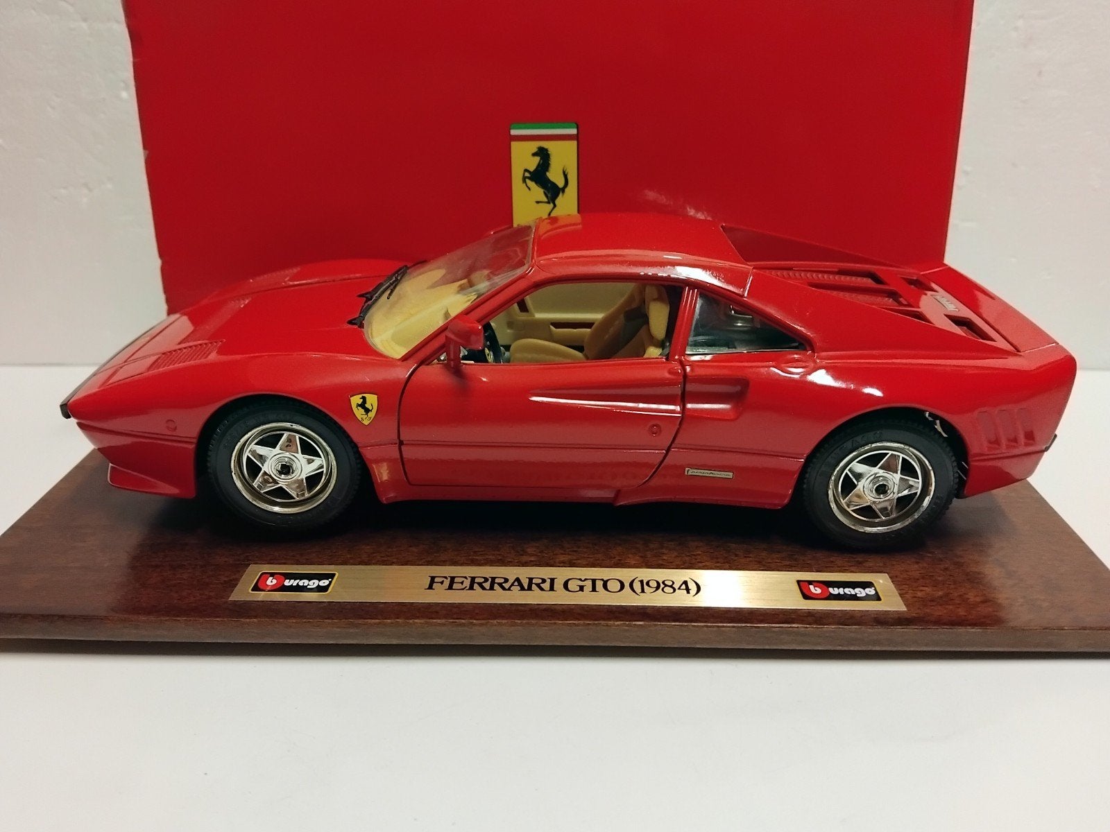 Ferrari 288 GTO rood 1984 Bburago metal 1:18 KRD, Hobby en Vrije tijd, Ophalen of Verzenden, Zo goed als nieuw, Auto, Bburago