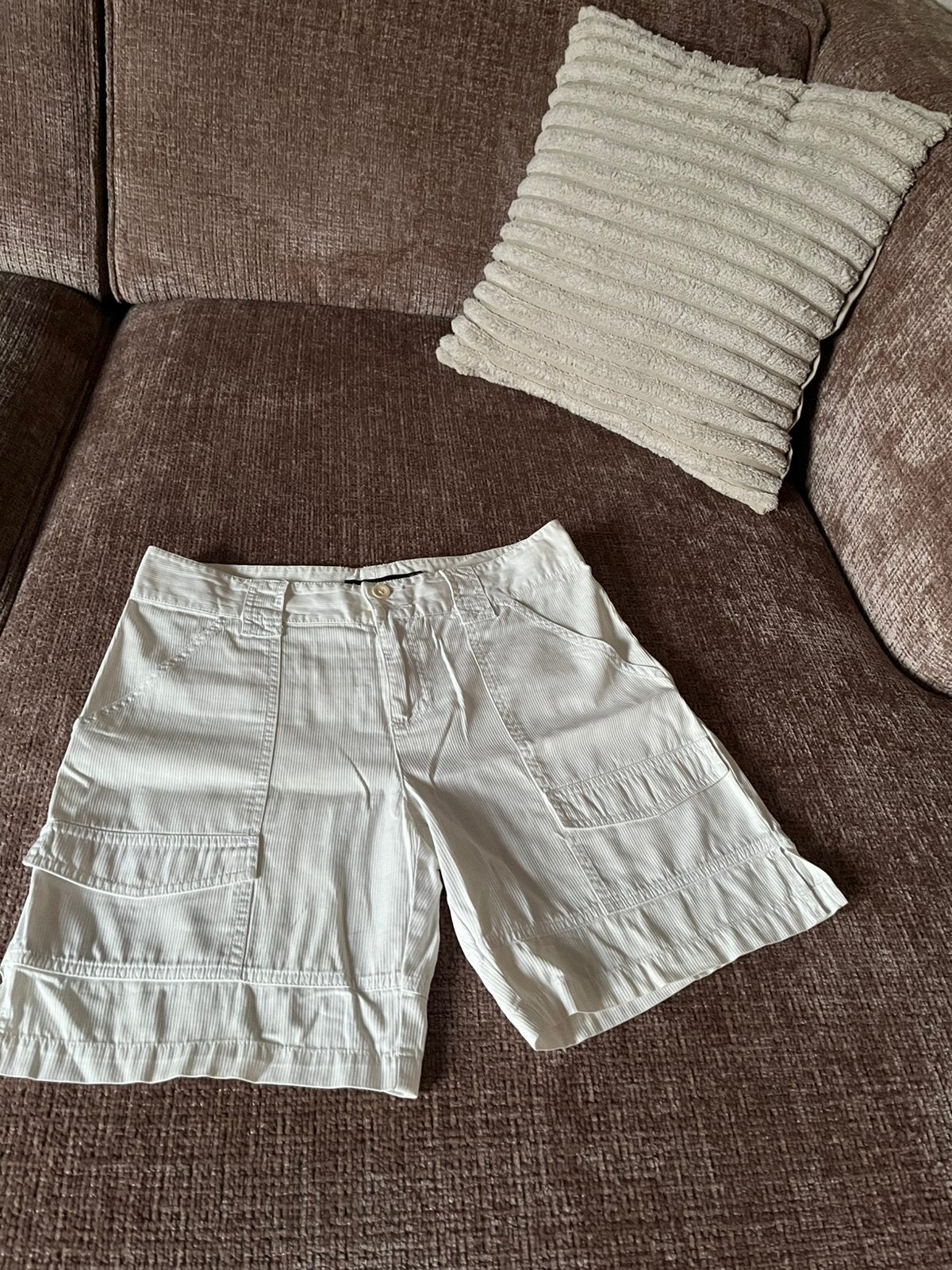 INWEAR witte korte stoere broek in maat 34/36, Kleding | Dames, Ophalen, Kort, Wit, Zo goed als nieuw
