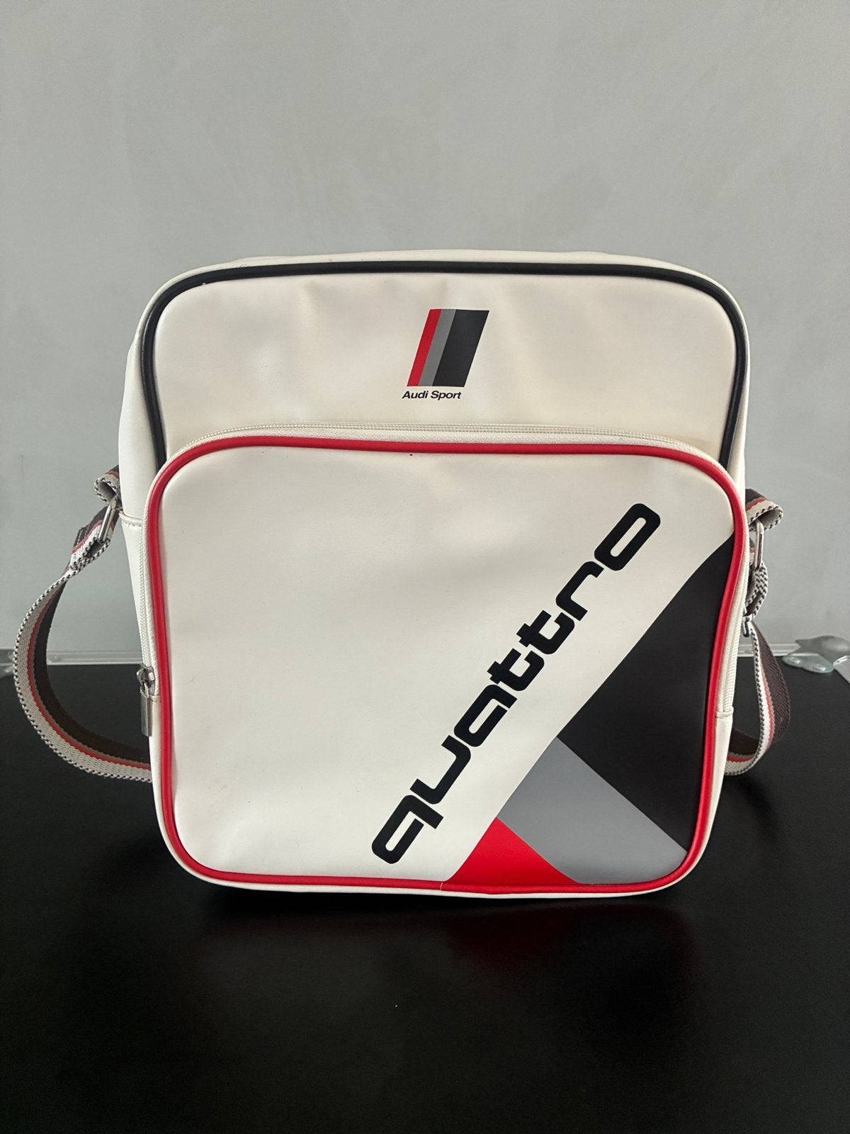 Originele Audi Sport Quattro tas – uniek Audi item, Ophalen of Verzenden, Zo goed als nieuw, Zwart