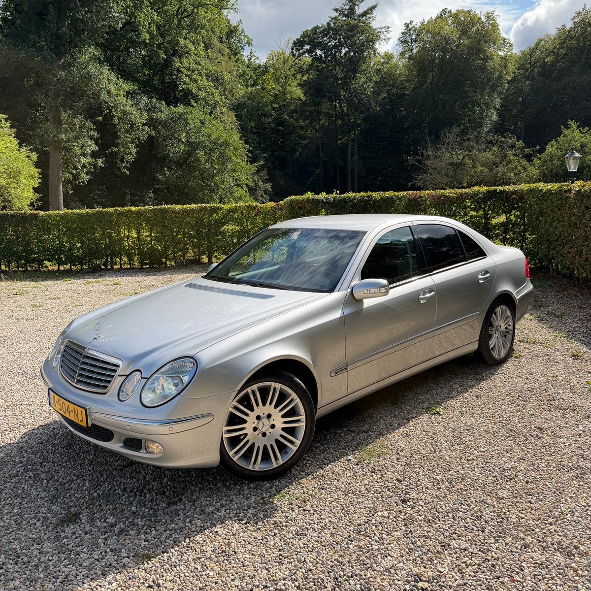 Mercedes-Benz E240 Elegance, Auto's, Automaat, Achterwielaandrijving, Zwart, 2597 cc