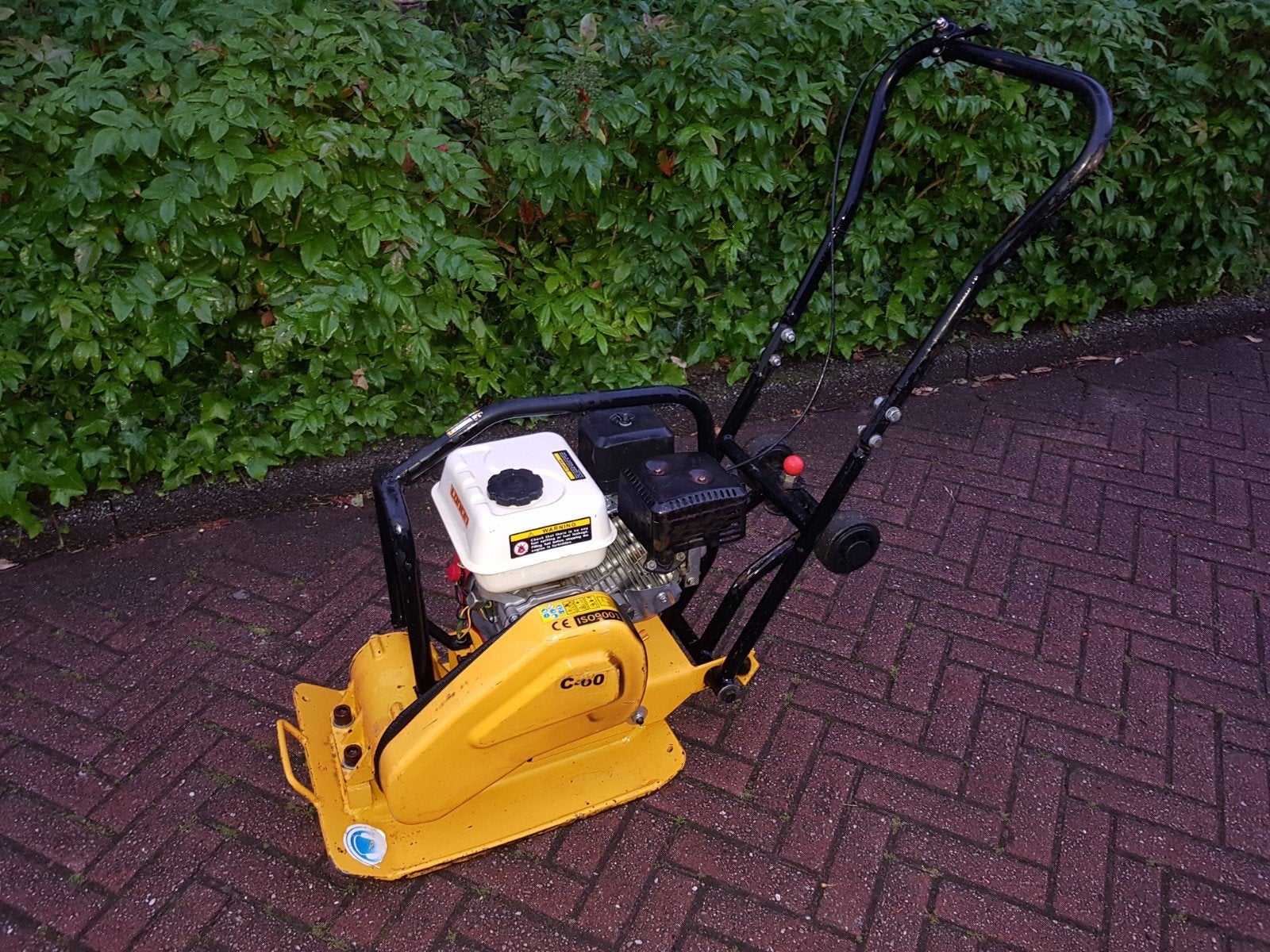 Trilplaat te huur € 27,50 per dag exclusief. brandstof., Ophalen