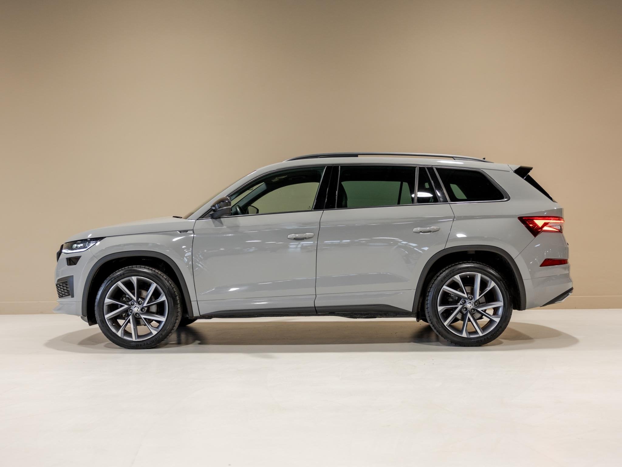 Skoda Kodiaq 1.5 TSI Sportline Business / 150pk / Trekhaak /, Auto's, Voorwielaandrijving, Dealer onderhouden, 4 cilinders, Alcantara