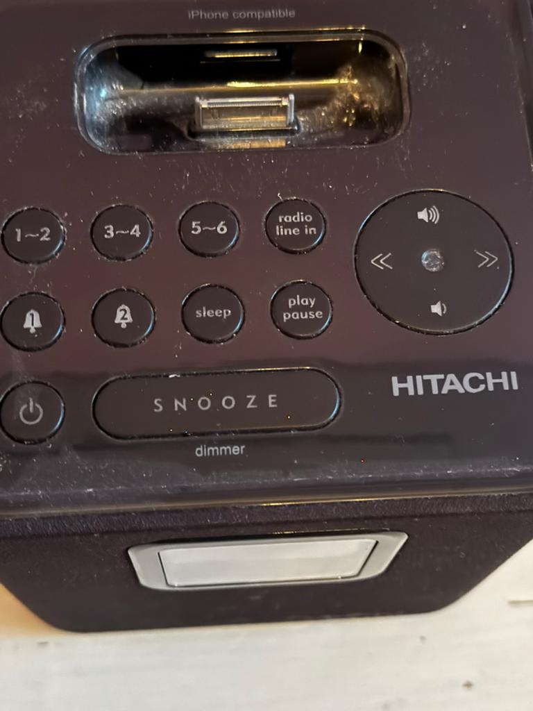 Hitachi wekkerradio met dock connector, Ophalen of Verzenden, Zo goed als nieuw