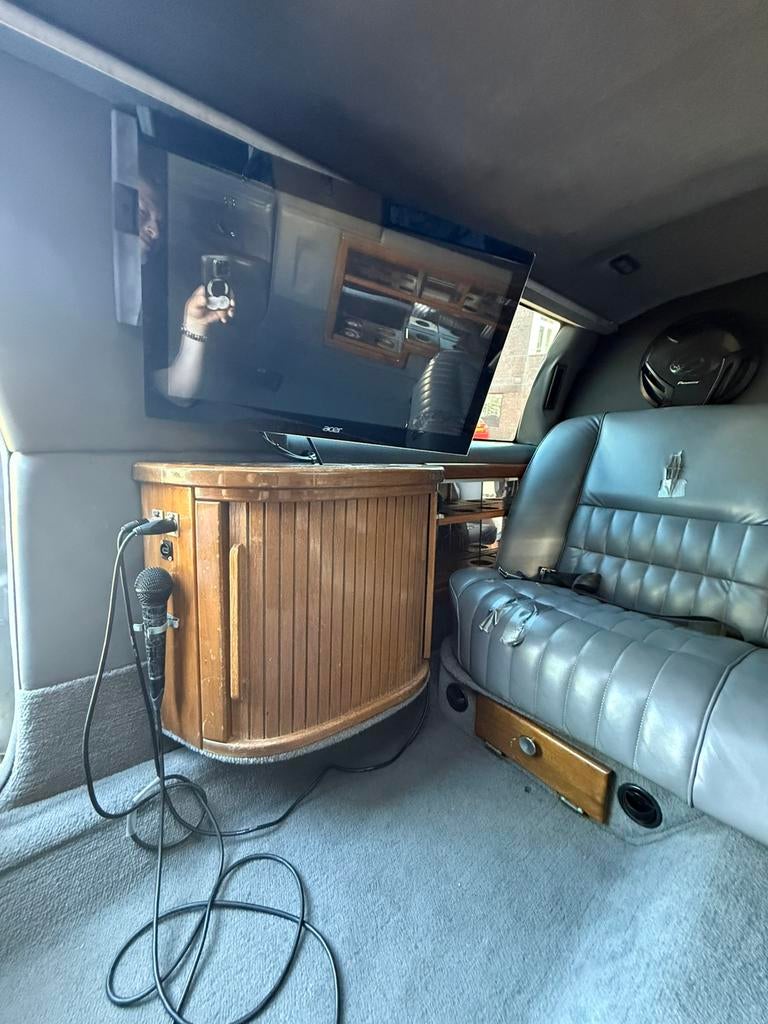 Limo groen/geel Lincoln  Towncar met karaoke installatie, Auto's, Automaat, Leder, Adaptive Cruise Control, Grijs