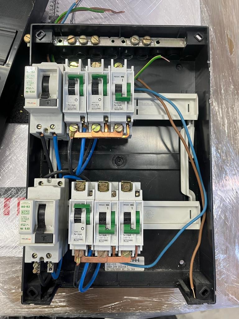 Verdeelkast met 3 installatieautomaten en 2 aardlekschakelaa, Doe-het-zelf en Verbouw, Elektra en Kabels, Ophalen, Gebruikt, Overige typen
