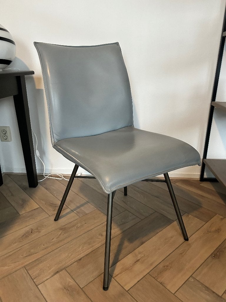 4 eetkamerstoelen van leer - nieuwprijs ruim 1300 euro, Huis en Inrichting, Ophalen, Gebruikt, Blauw, Leer