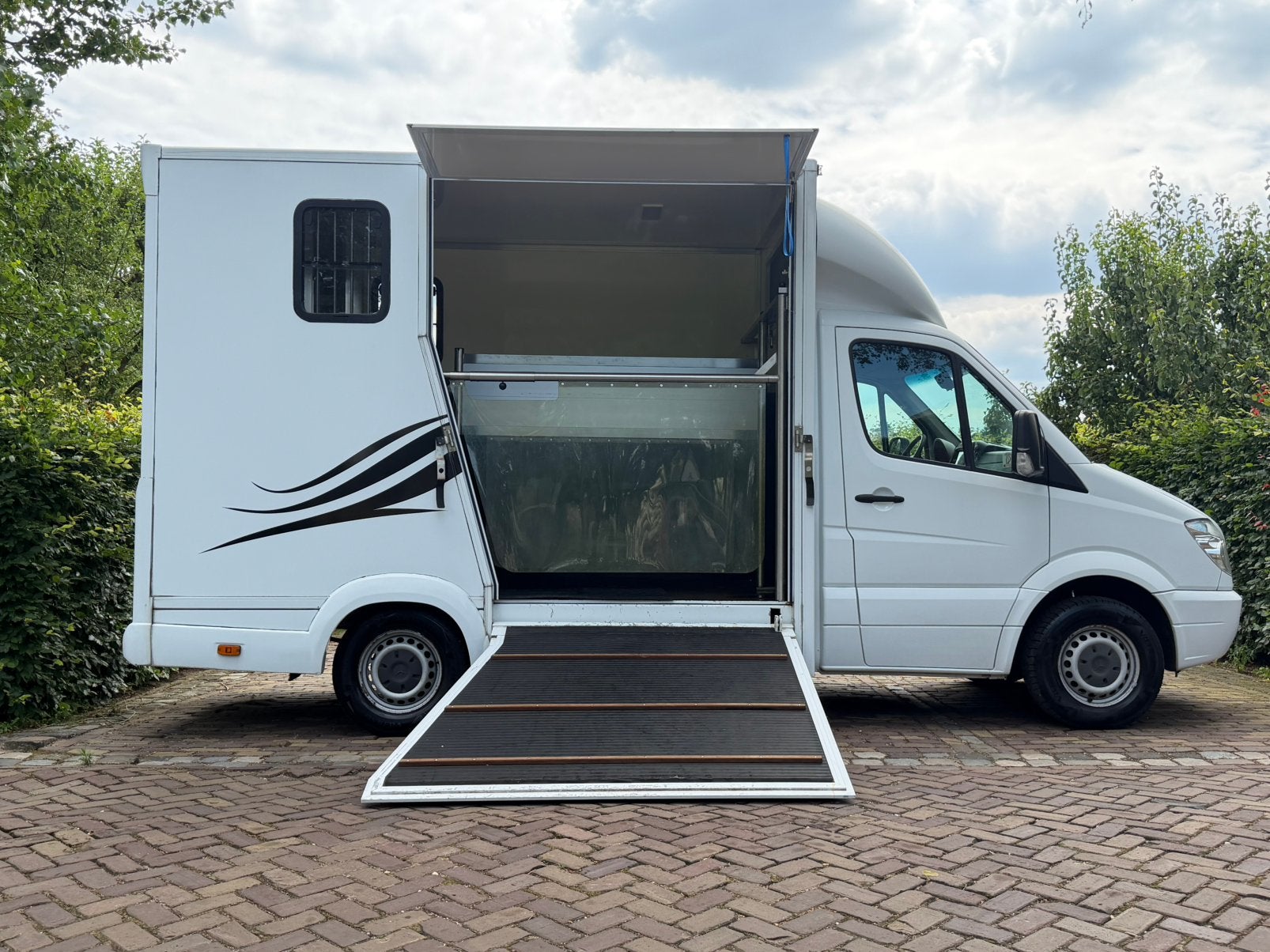 Super nette 2 paards paardenwagen mercedes twv opbouw, Ophalen, Info@ttpaardentrailers, Zo goed als nieuw, TT paardentrailers