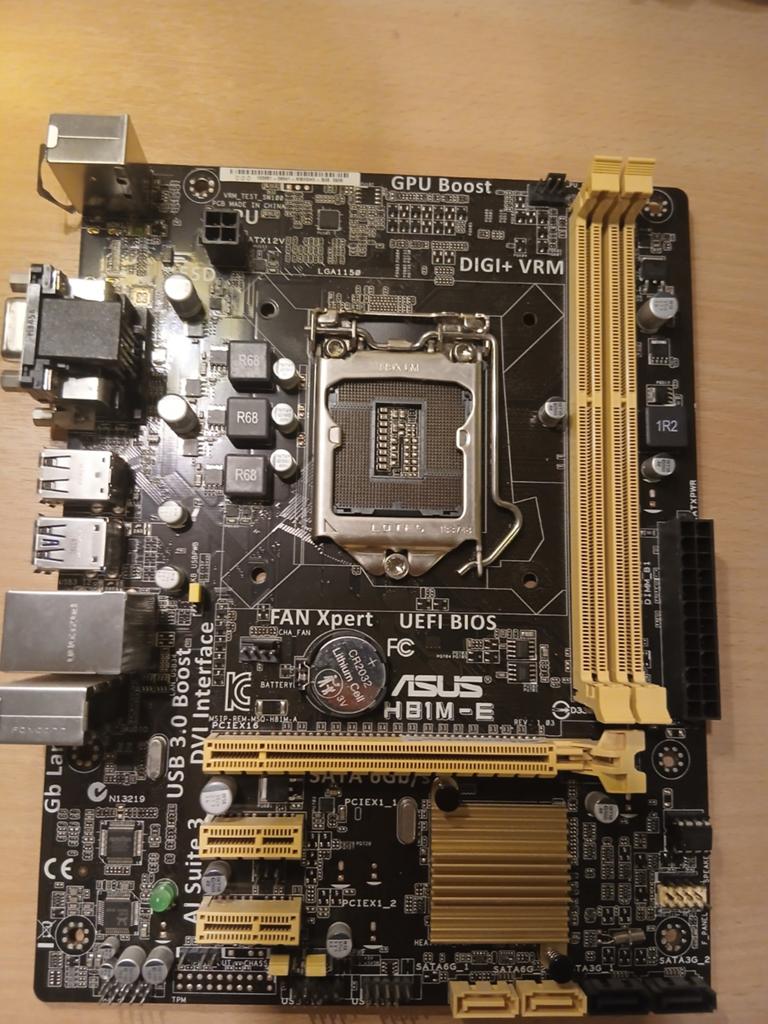 ASUS H81M-E Moederbord met Intel Core i3-4130 CPU en Koeler, Computers en Software, Moederborden, Gebruikt, DDR3, Ophalen of Verzenden