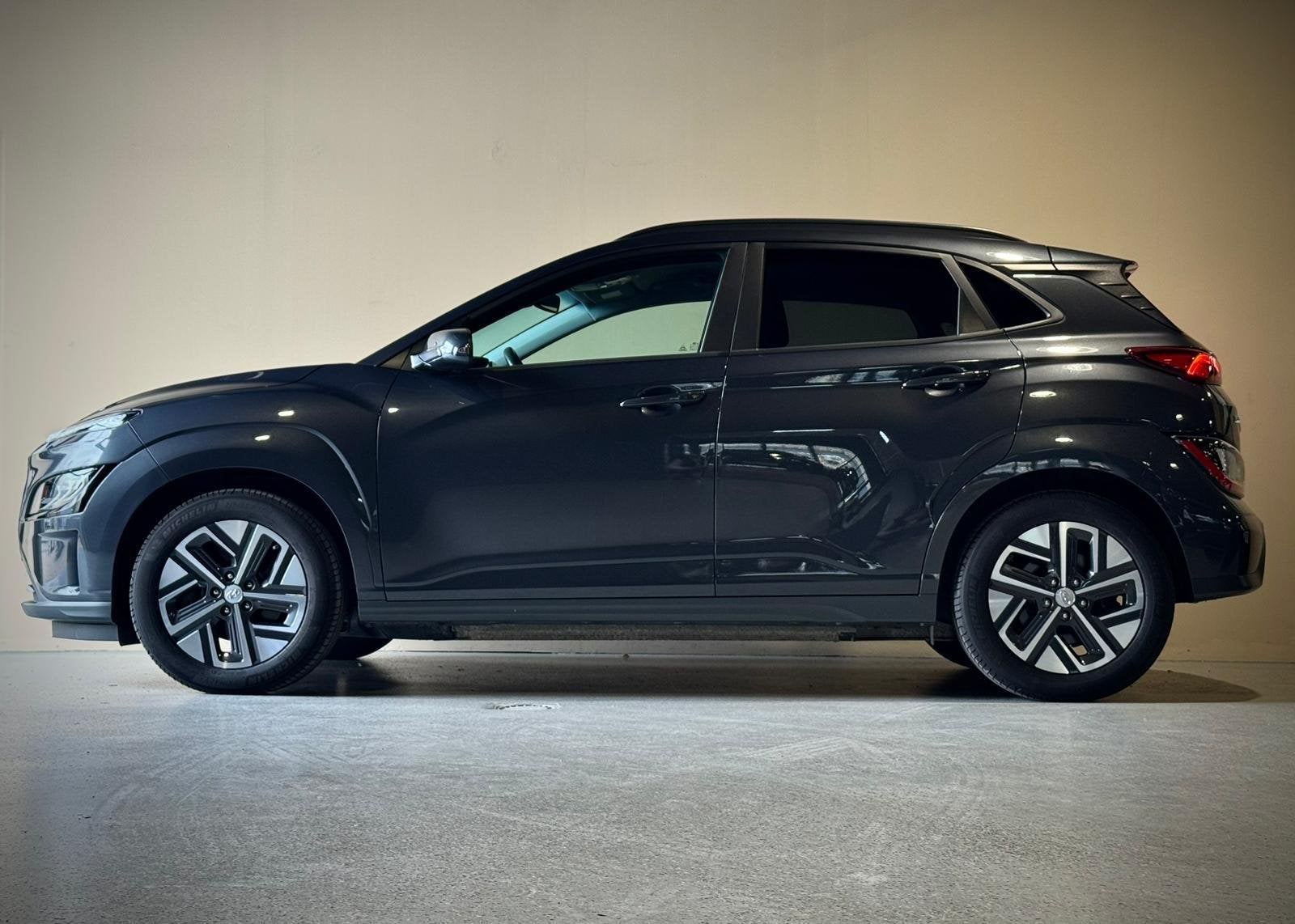 Hyundai Kona EV Fashion 64 kWh |Head-Up |Stoel/Stuurverw. |K, Auto's, Hyundai, 12 maanden, Stof, Gebruikt, 47 min