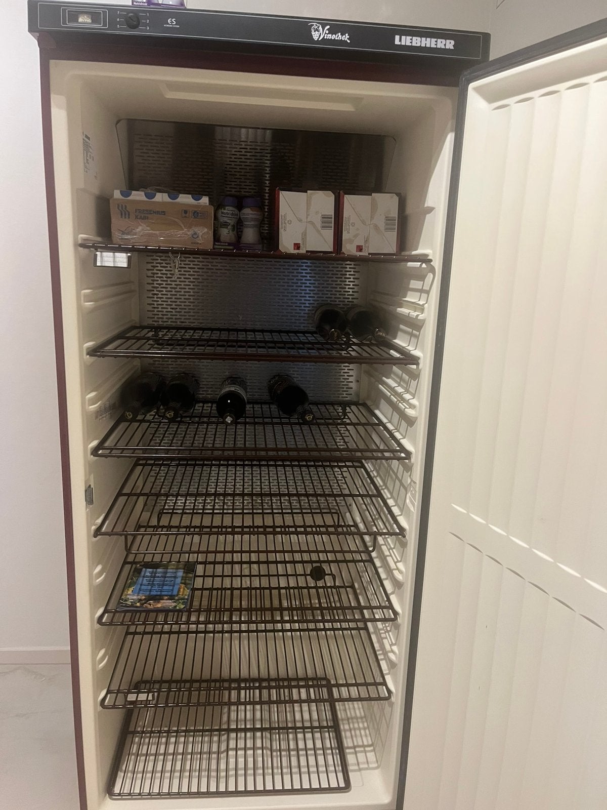 Mooie wijnbewaarkast ruimte voor 200 flessen, Ophalen, Gebruikt, 160 cm of meer, Energieklasse A of zuiniger