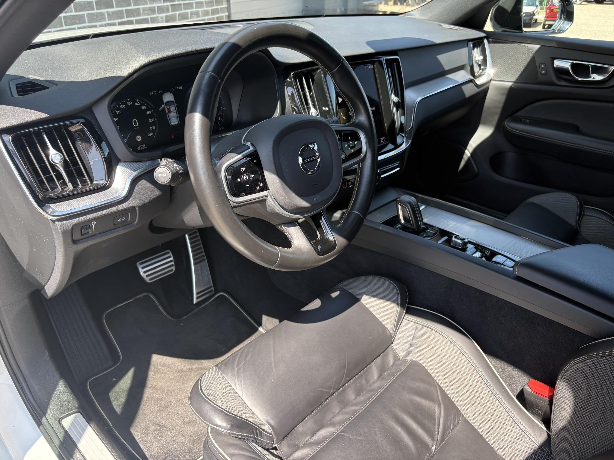 Volvo V60 2.0 B3 R-Design | Adaptieve cruise control | Stoel, 12 maanden, Euro 6, 4 cilinders, Leder en Stof