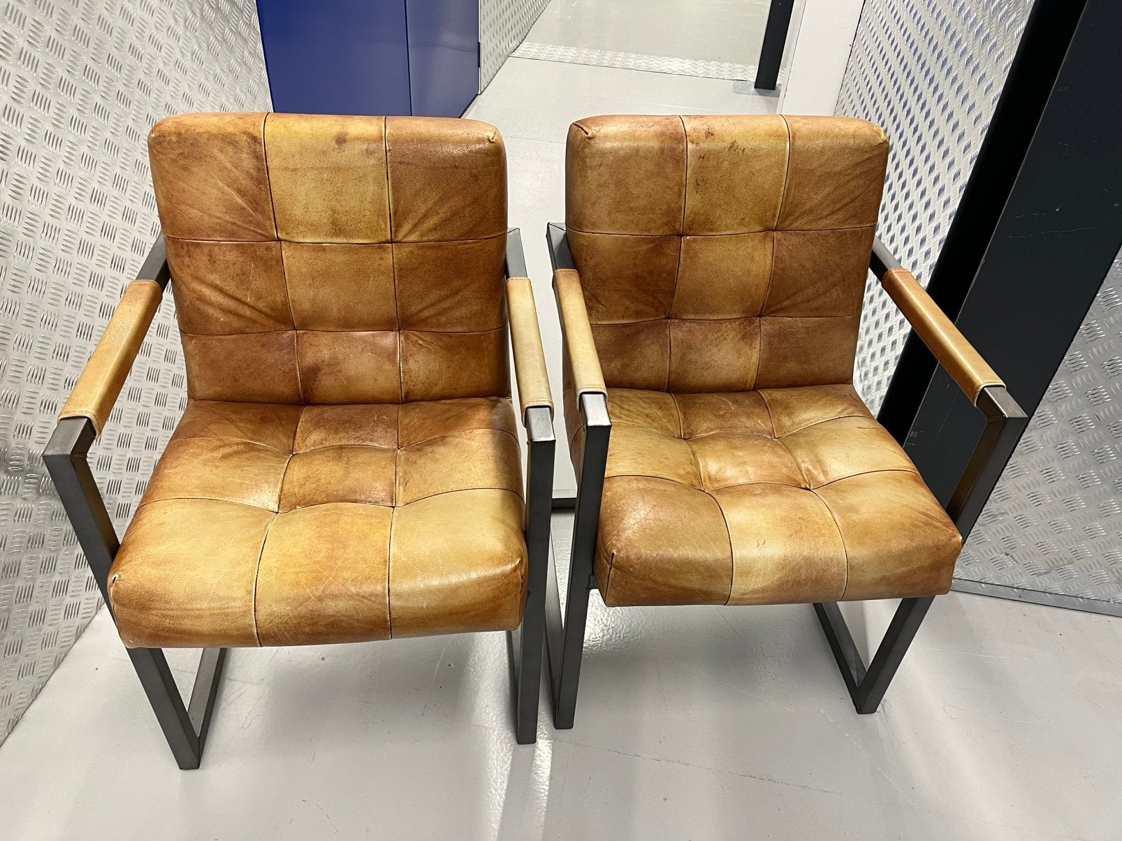 Twee eetkamer stoelen, buffel leder cognac, Ophalen, Gebruikt, Twee, Bruin
