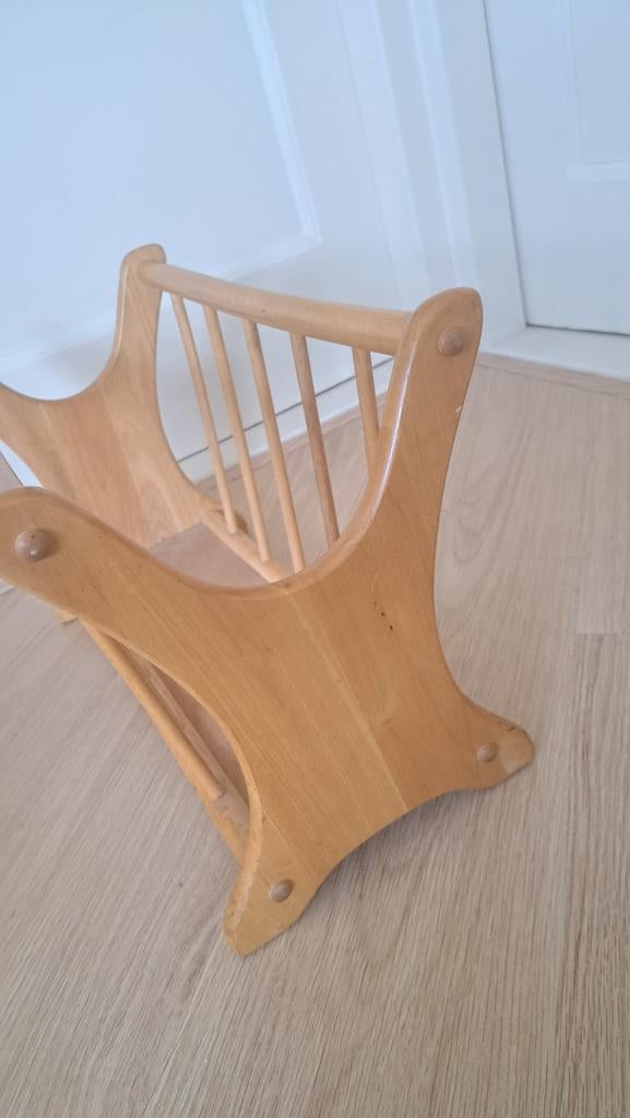 Prachtige houten krantenbak / lectuurbak, Ophalen of Verzenden