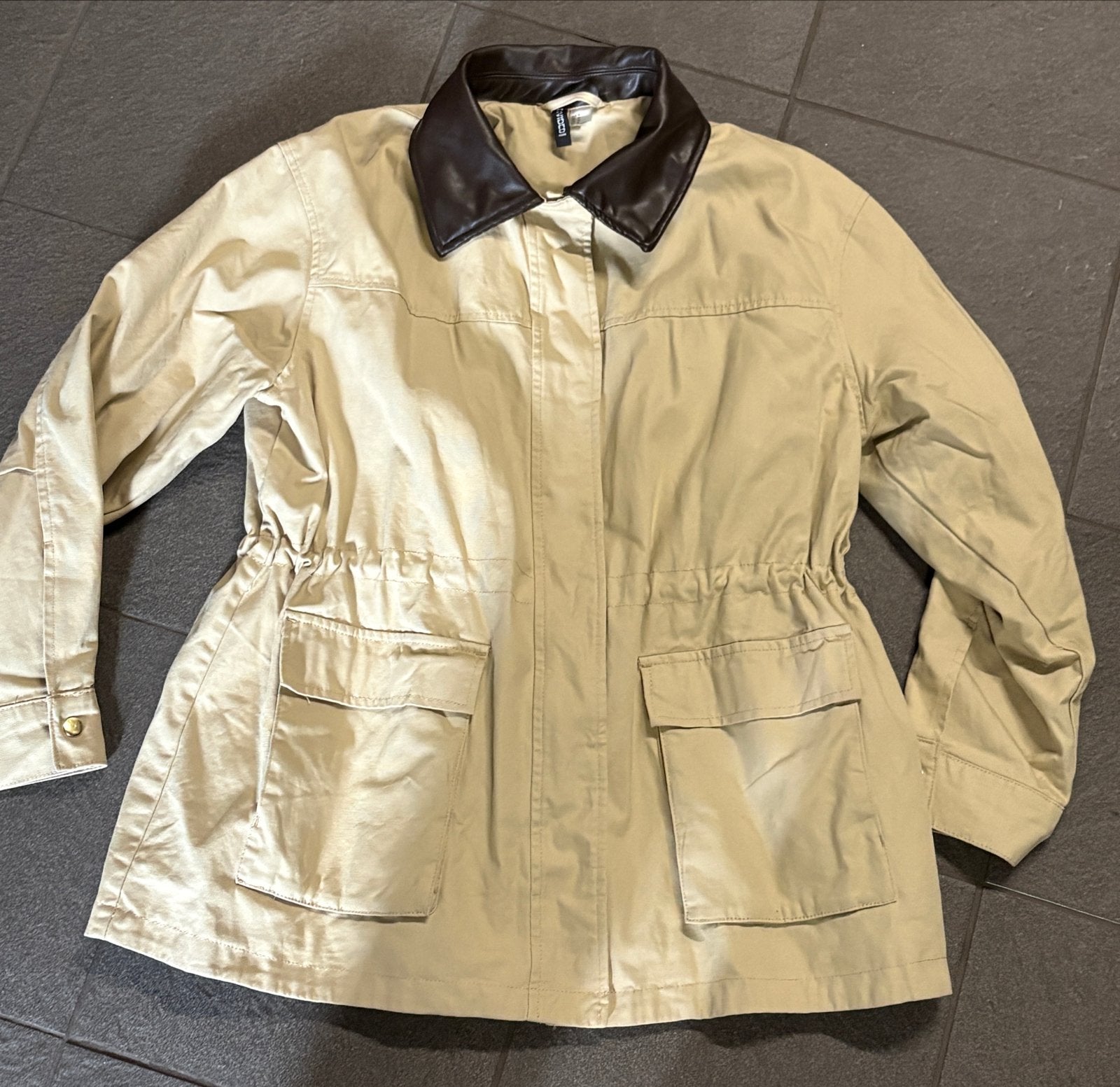 H&M Divided jas met leren kraag - Maat M, Ophalen of Verzenden, Gedragen, Maat 38/40 (M), Beige