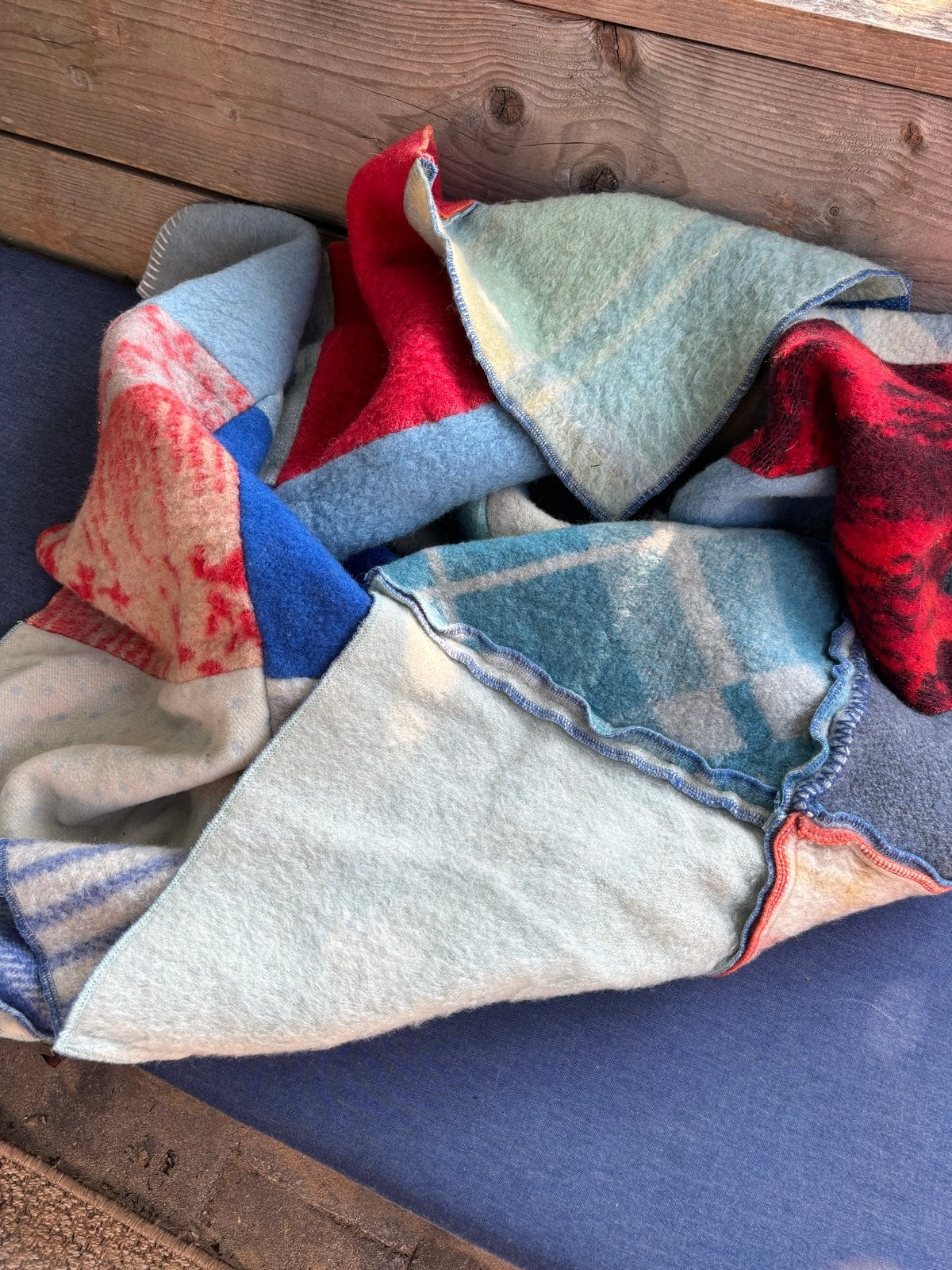 Vintage Patchwork Deken - Uniek en Handgemaakt (190x120 cm), Huis en Inrichting, Ophalen, Handgemaakt, Overige materialen, Meerkleurig